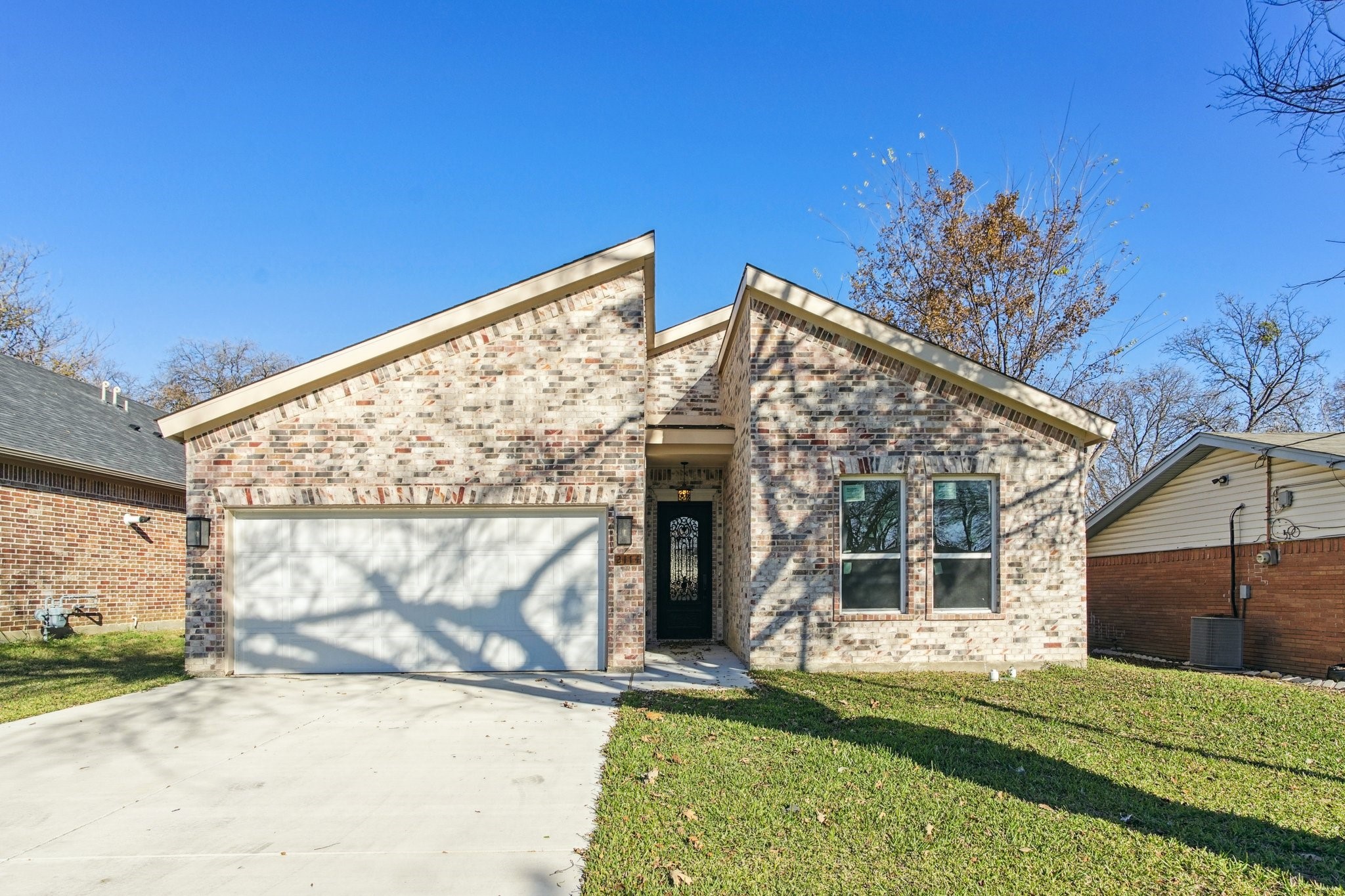 2114 Spikes Street Grand Prairie TX 75051