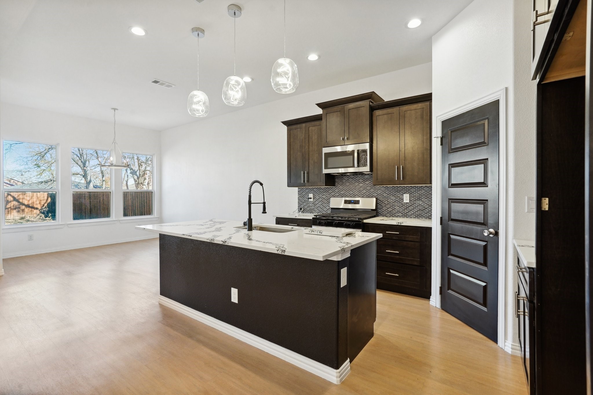 2114 Spikes Street Grand Prairie TX 75051