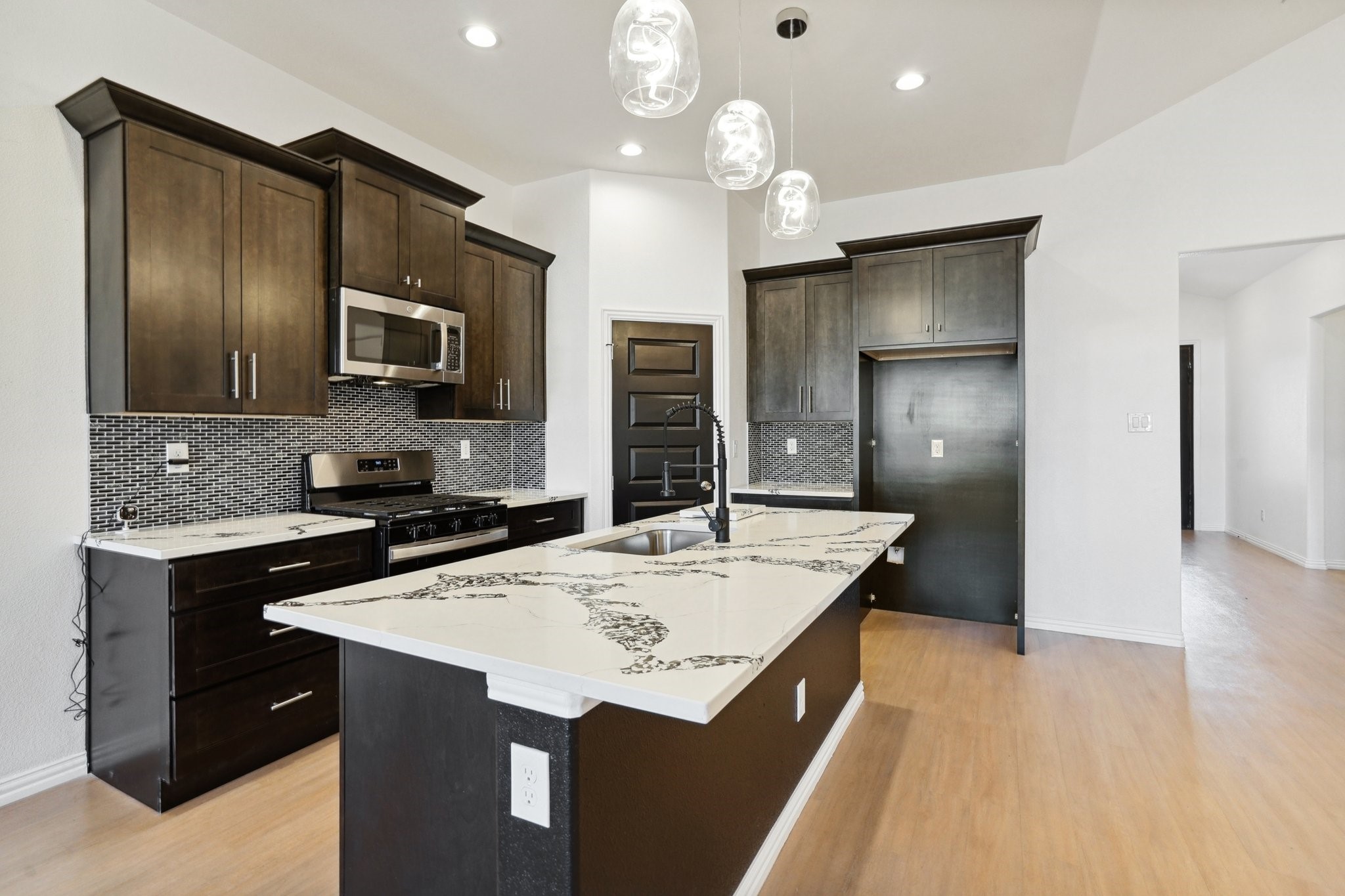 2114 Spikes Street Grand Prairie TX 75051