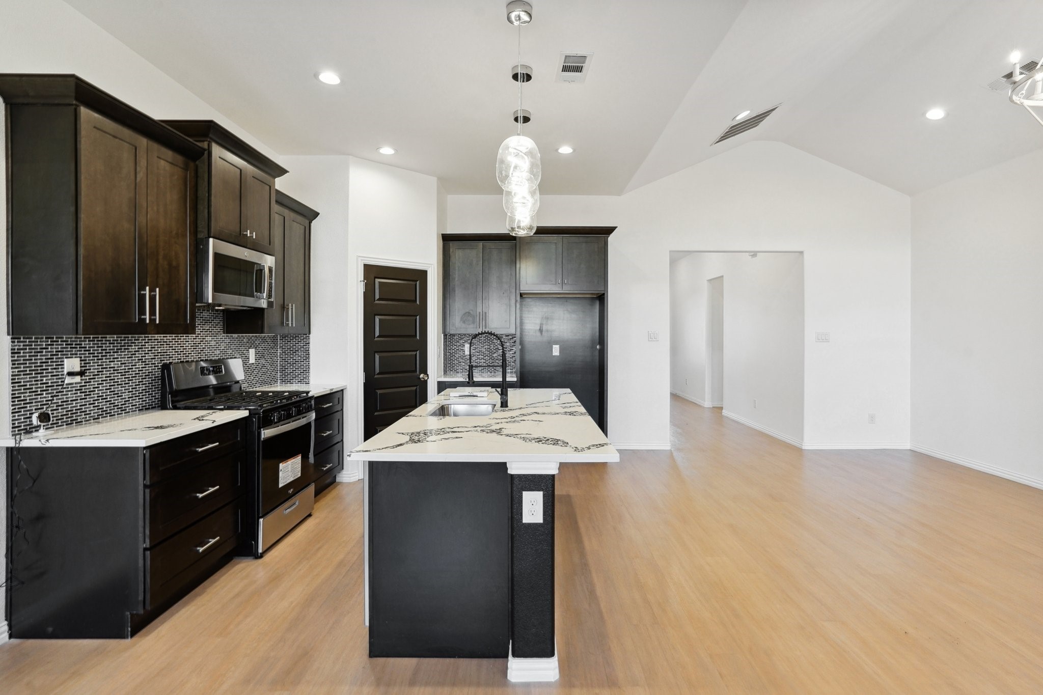 2114 Spikes Street Grand Prairie TX 75051