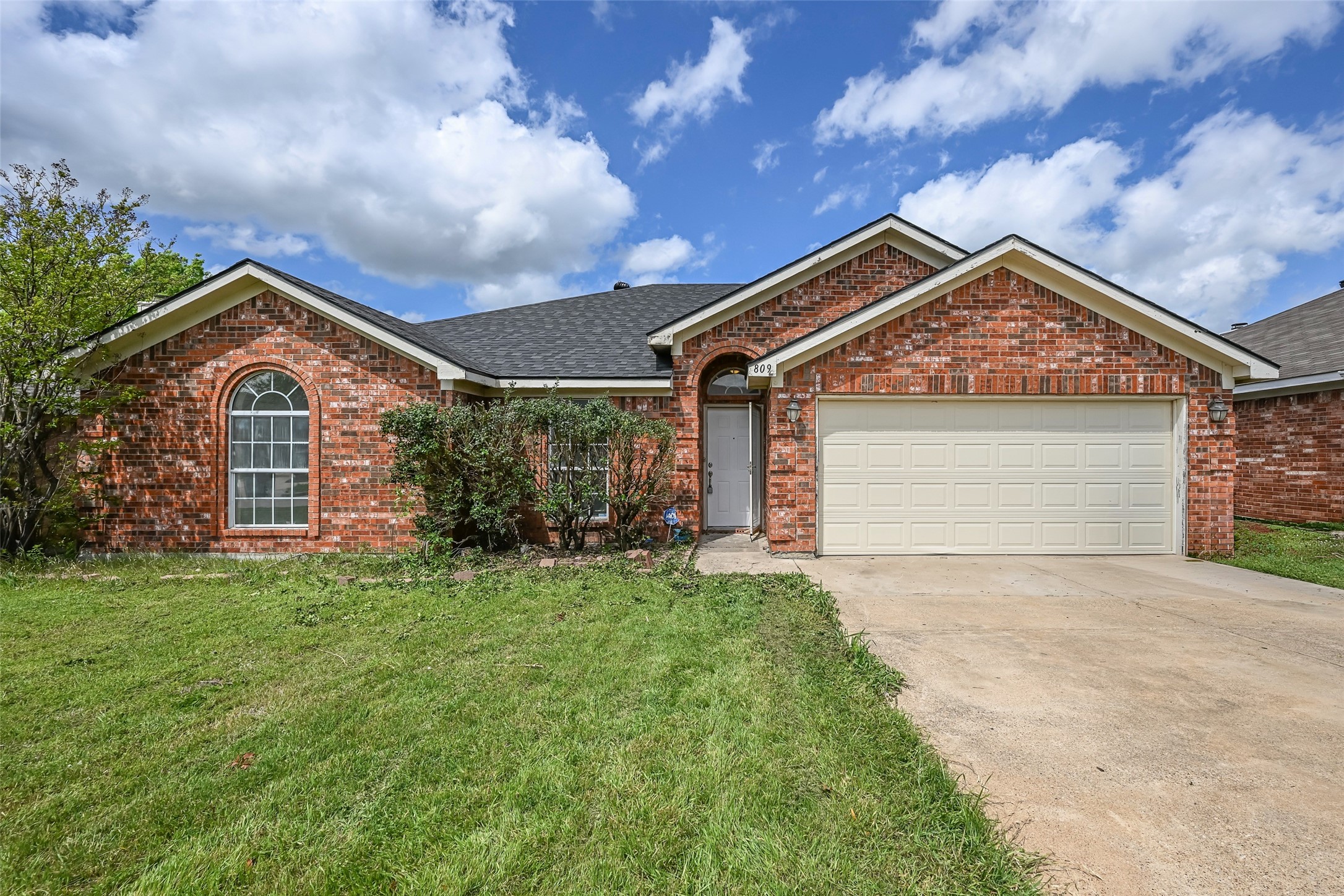 809 Elbe Drive Arlington TX 76001