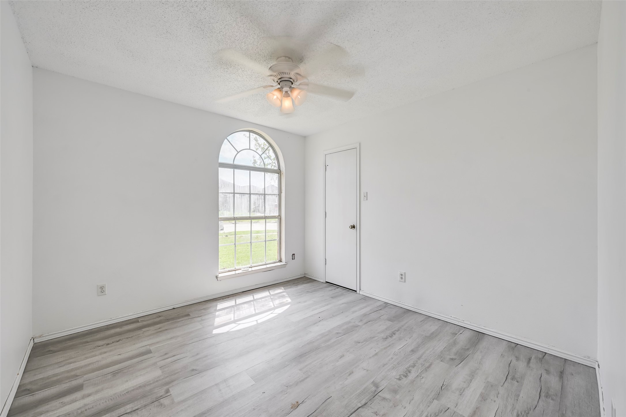 809 Elbe Drive Arlington TX 76001