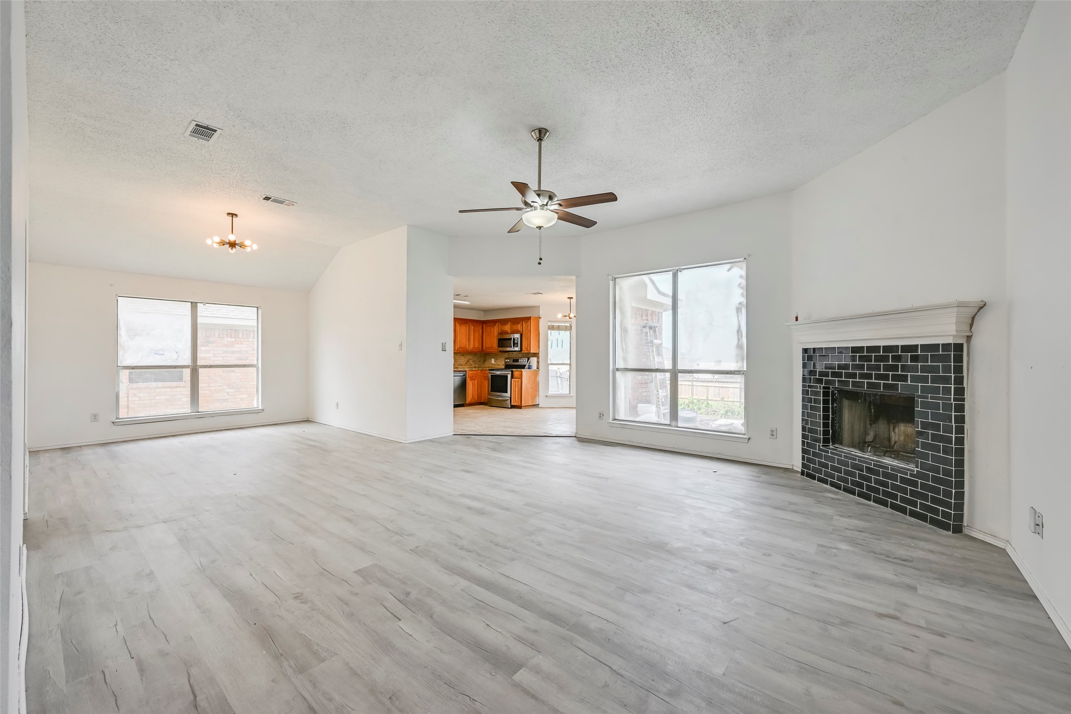 809 Elbe Drive Arlington TX 76001