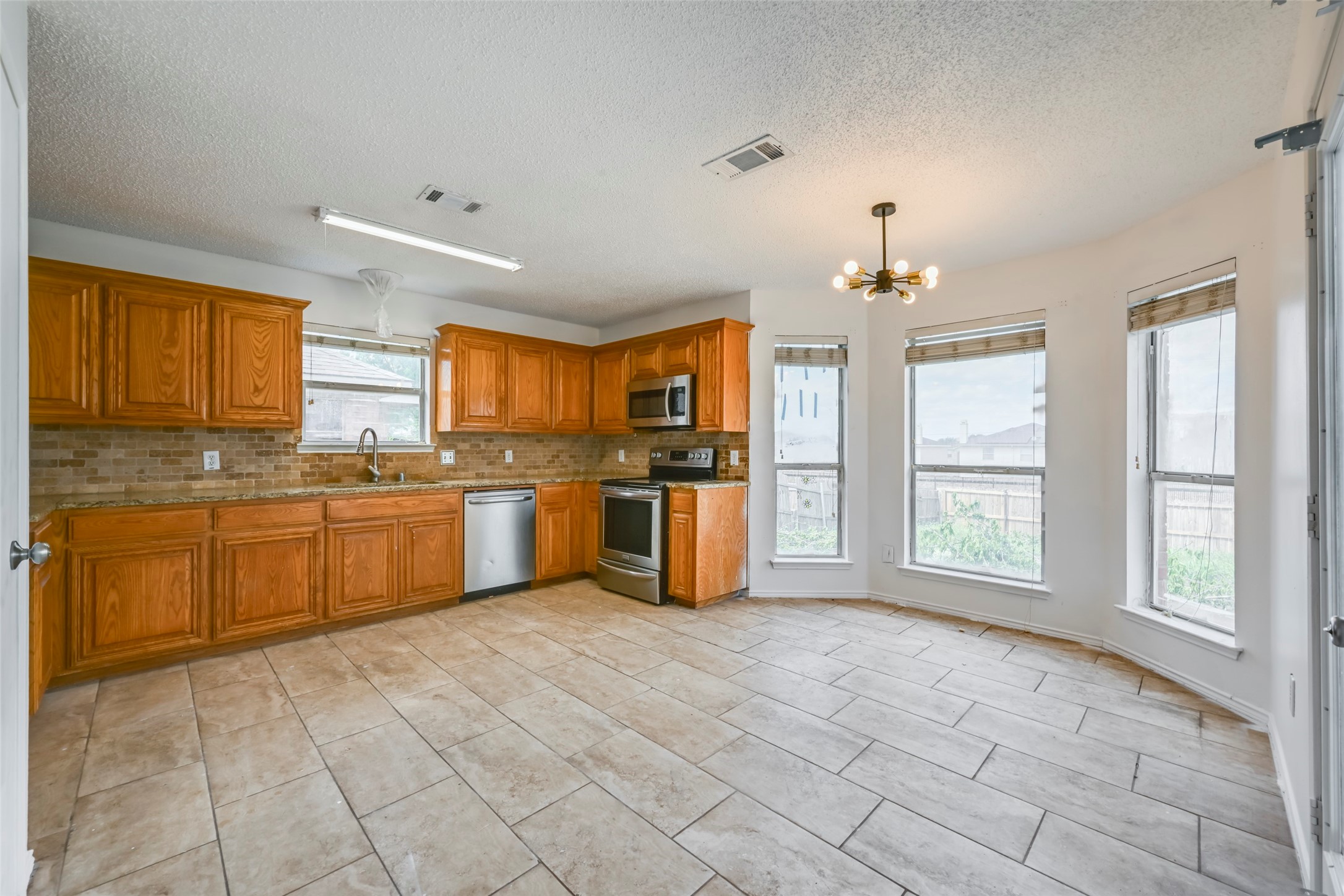 809 Elbe Drive Arlington TX 76001