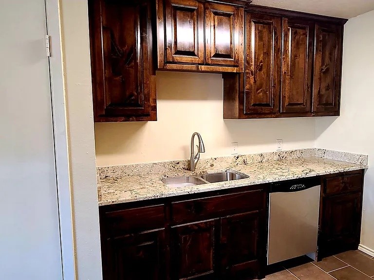 436 SW Thomas Street Burleson TX 76028