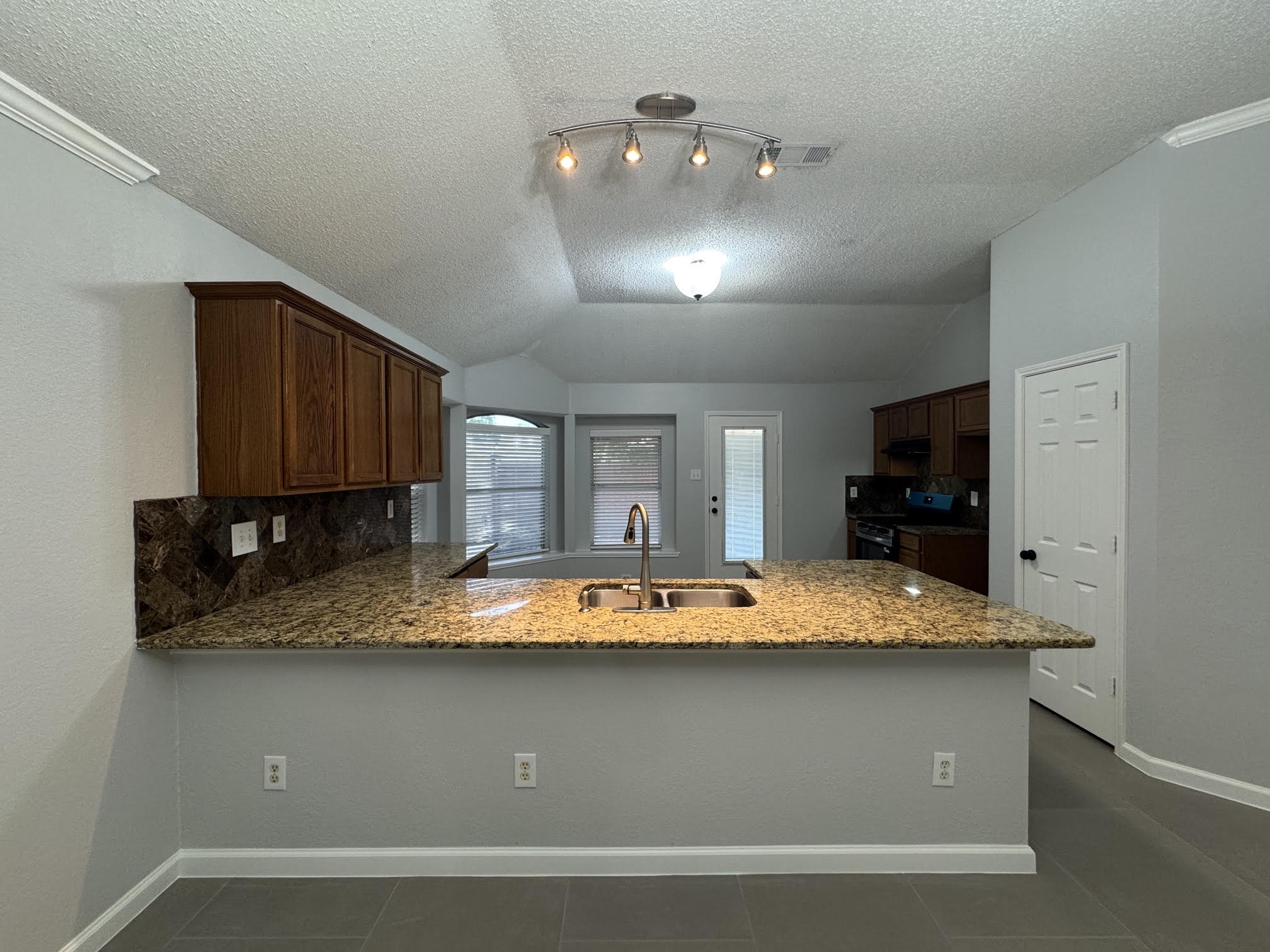 5616 Indian Hill Drive Arlington TX 76018