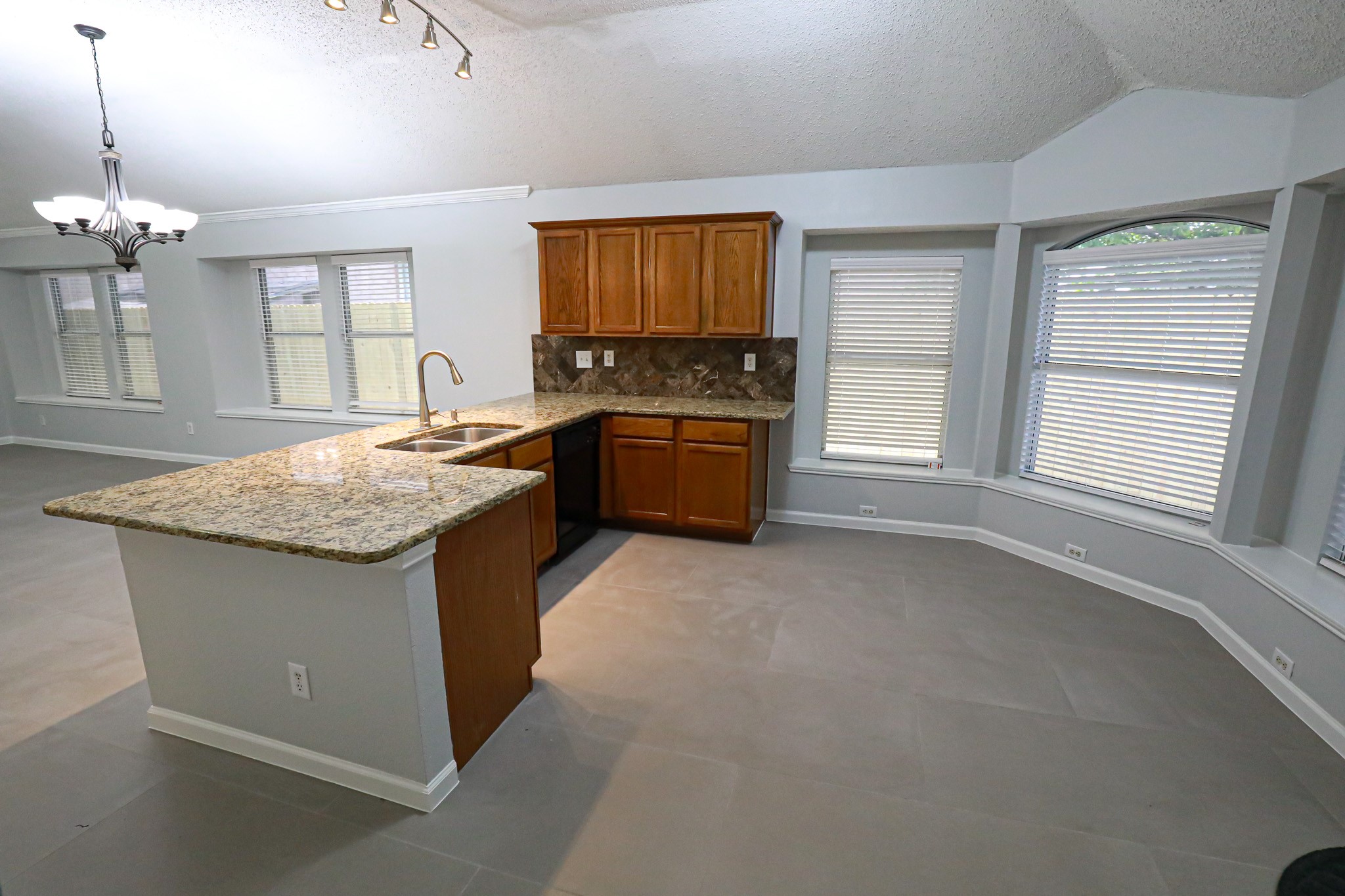 5616 Indian Hill Drive Arlington TX 76018