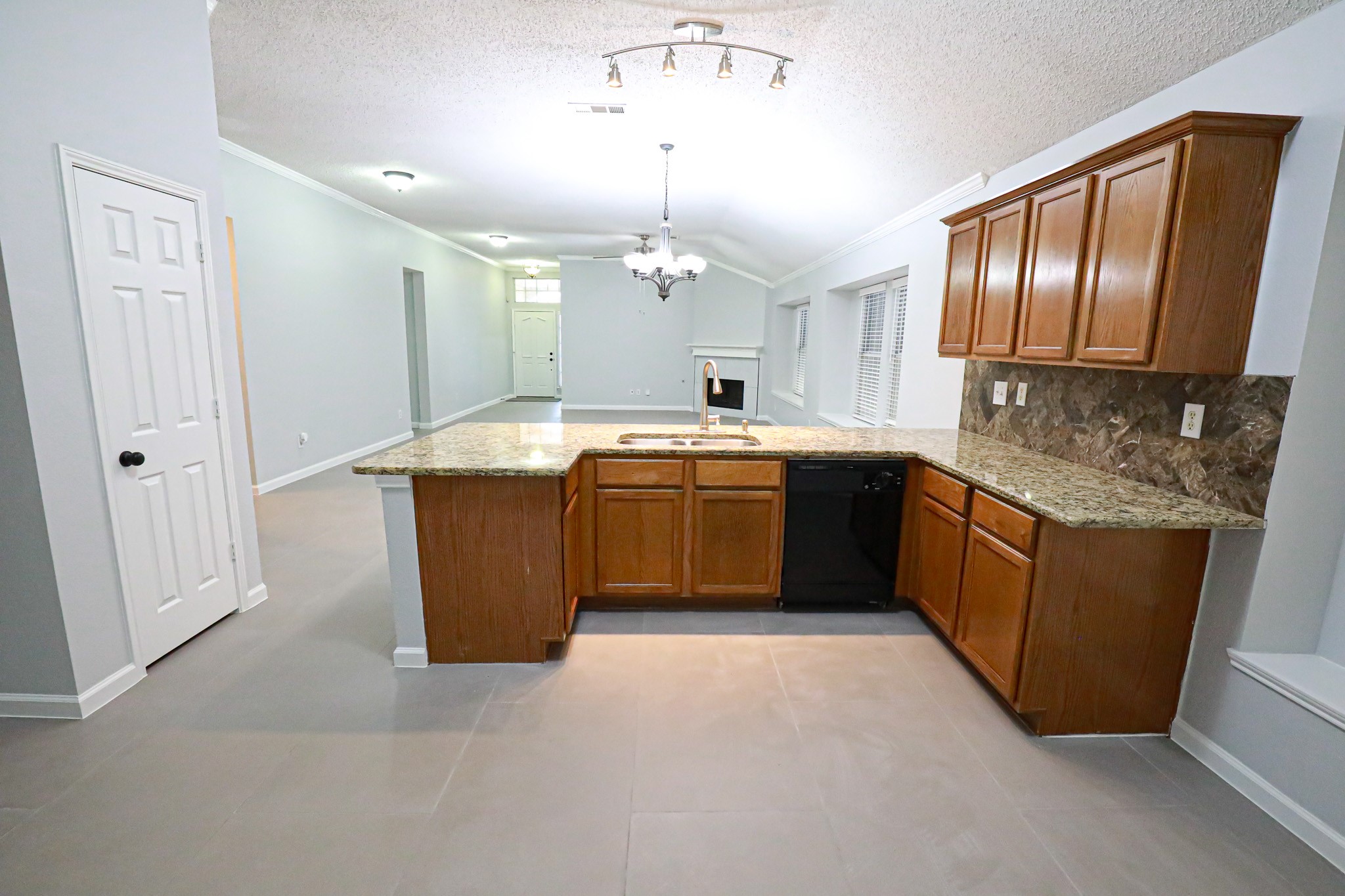 5616 Indian Hill Drive Arlington TX 76018