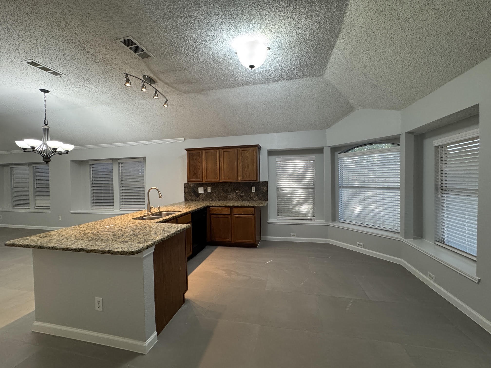 5616 Indian Hill Drive Arlington TX 76018