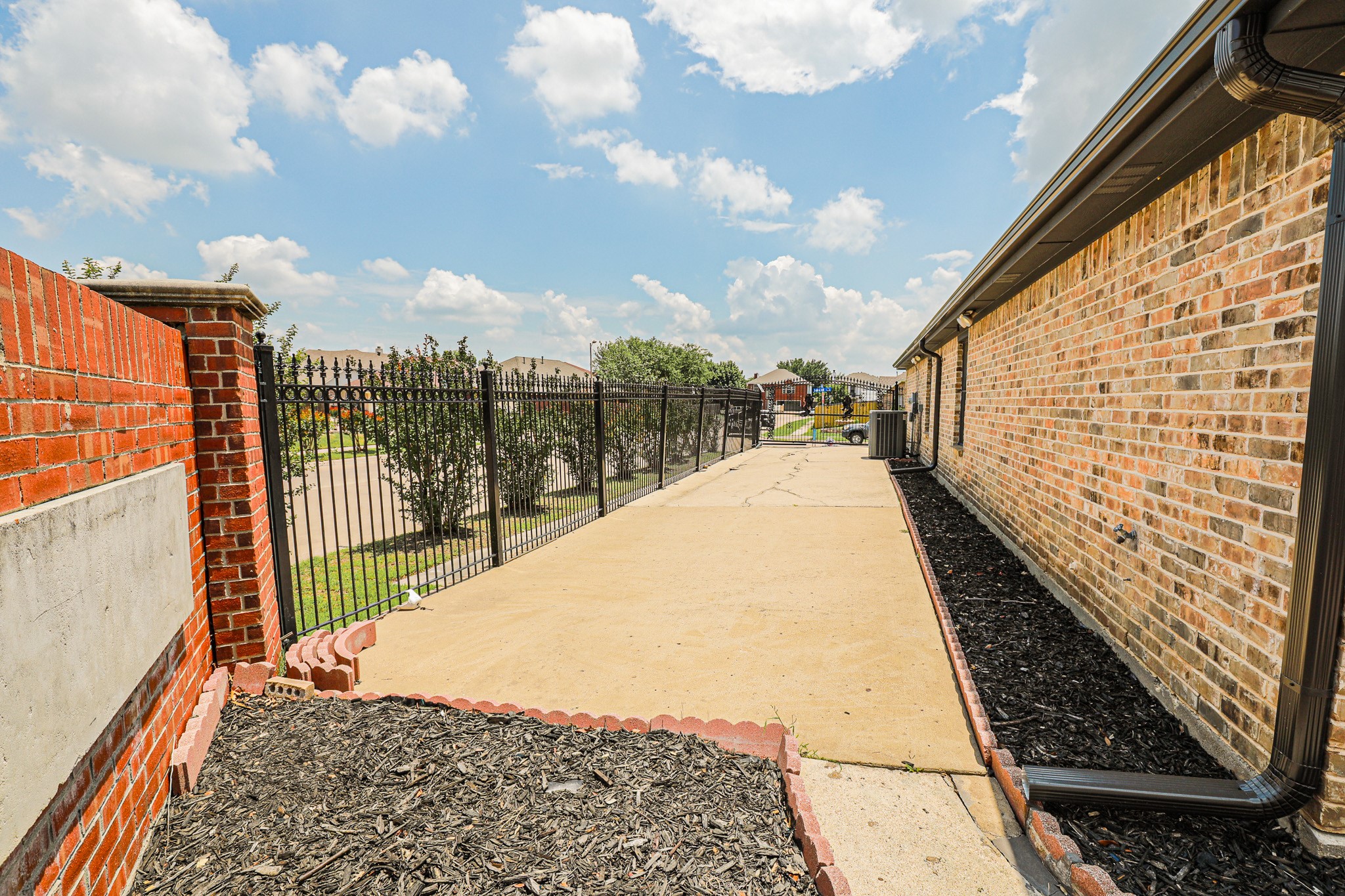 5616 Indian Hill Drive Arlington TX 76018