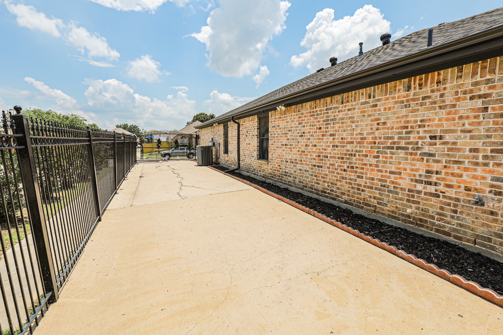 5616 Indian Hill Drive Arlington TX 76018