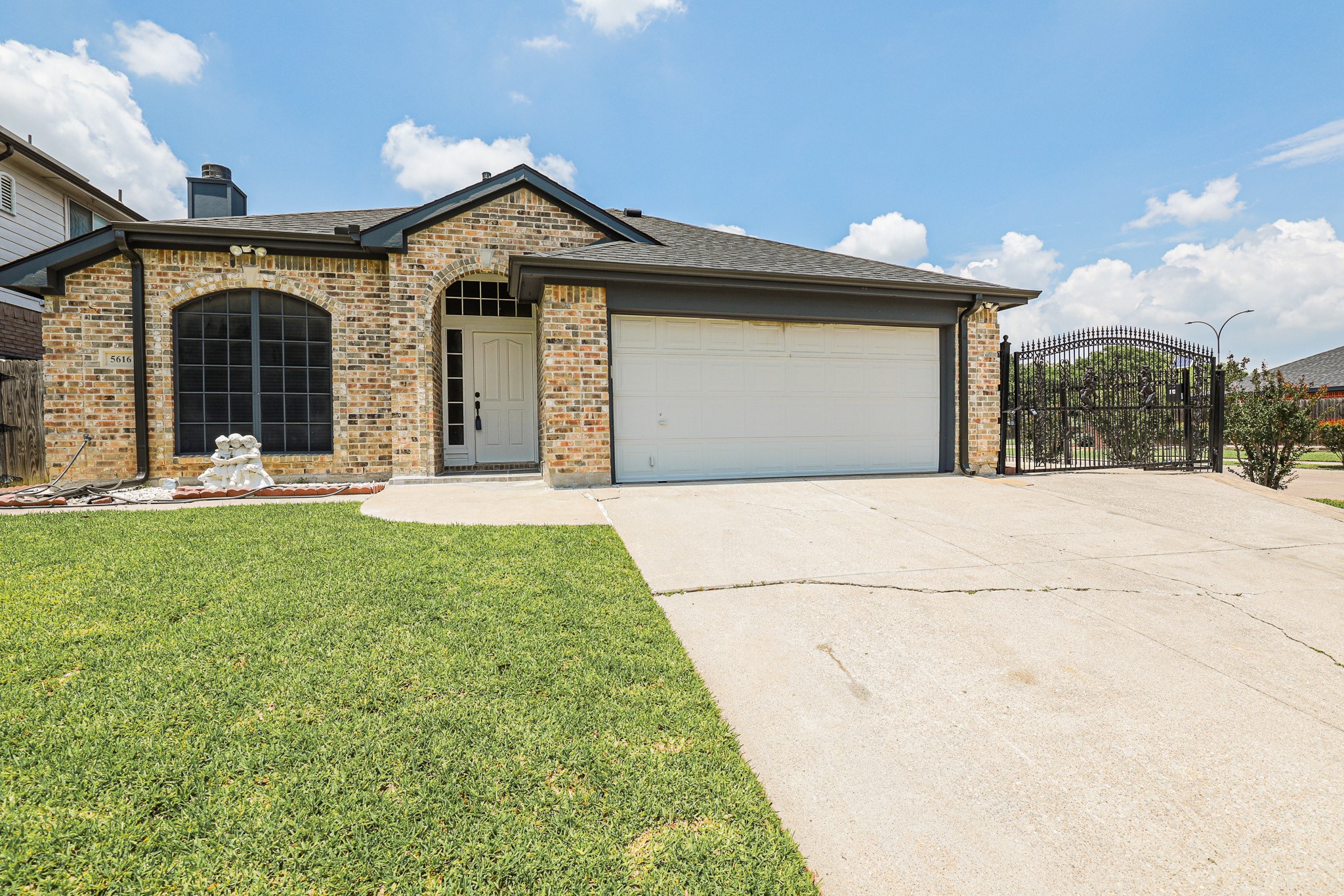 5616 Indian Hill Drive Arlington TX 76018