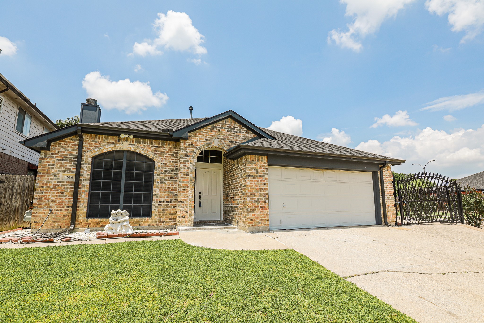 5616 Indian Hill Drive Arlington TX 76018