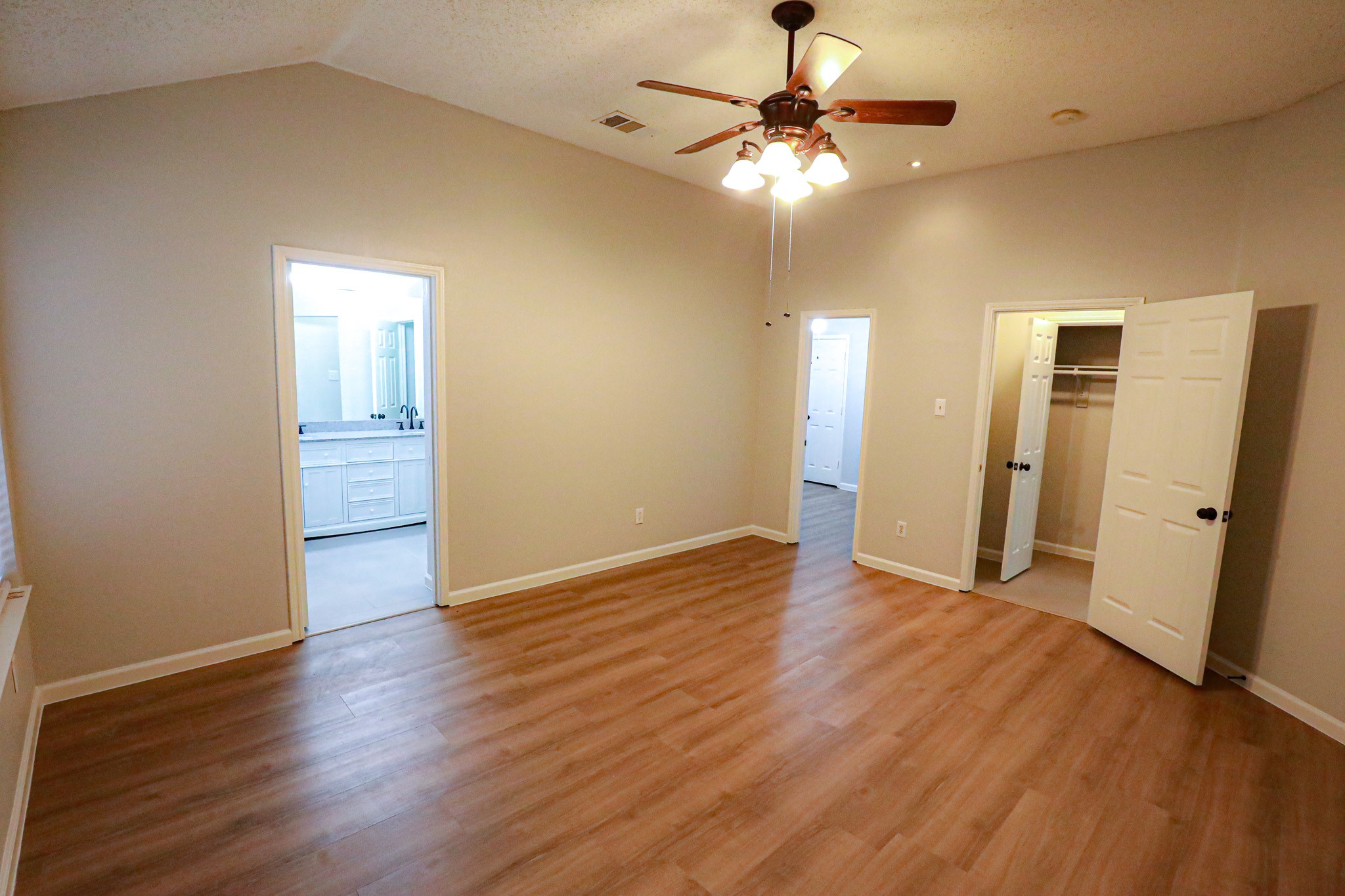 5616 Indian Hill Drive Arlington TX 76018
