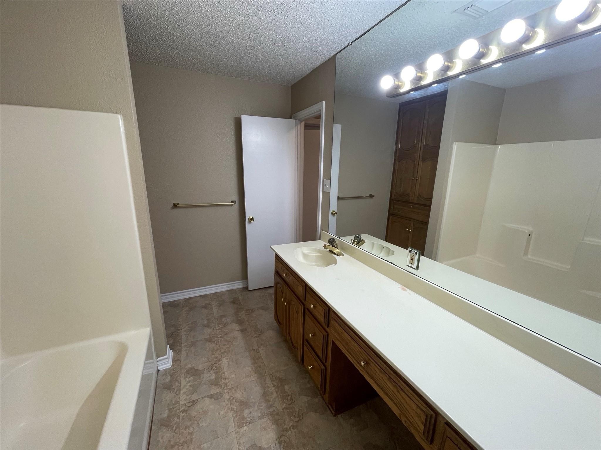 407 Hillcroft Circle Duncanville TX 75137