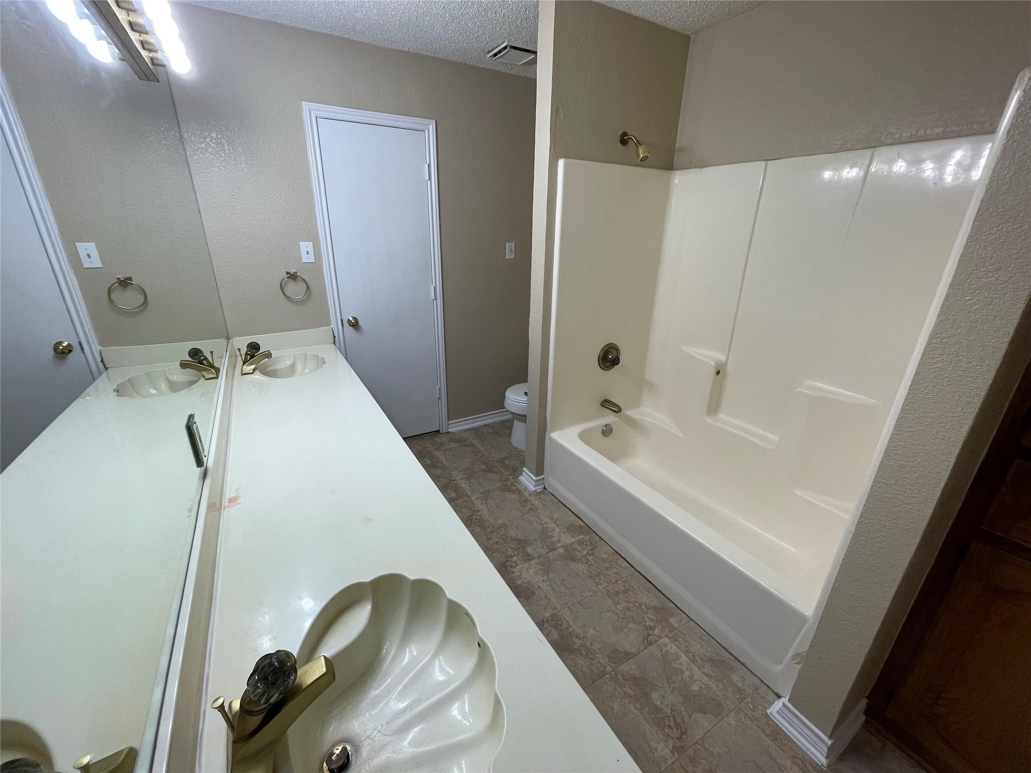 407 Hillcroft Circle Duncanville TX 75137