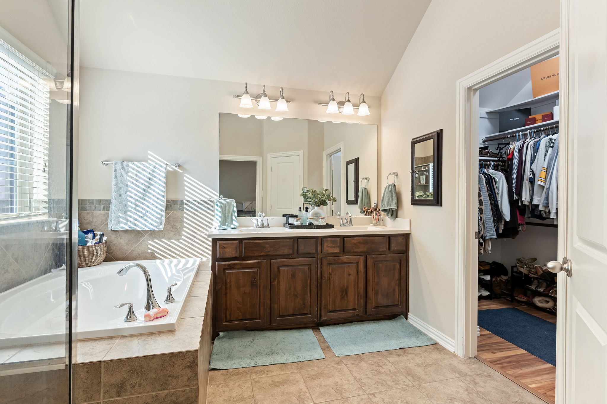 2844 Lacompte Drive Dallas TX 75227