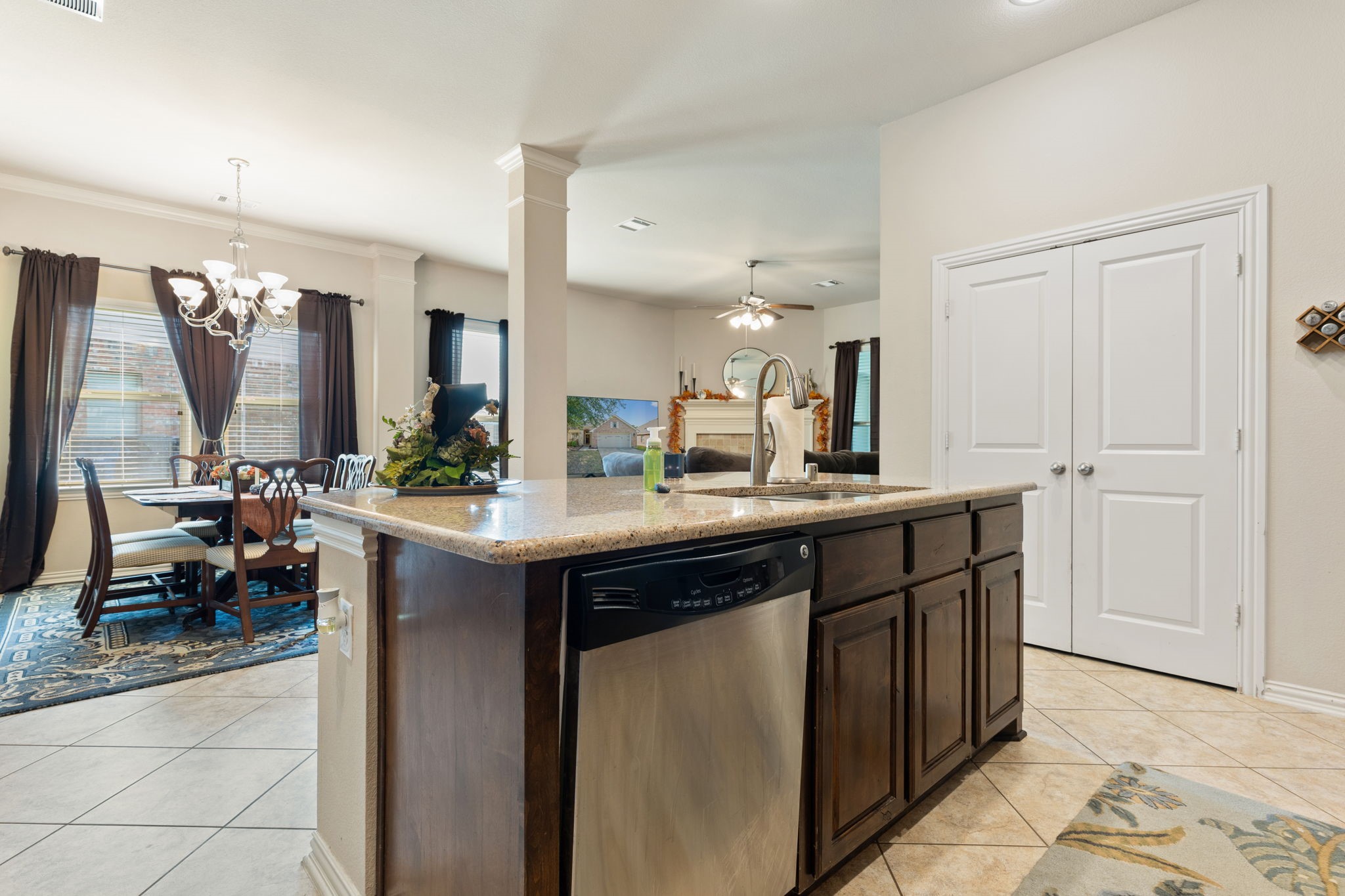 2844 Lacompte Drive Dallas TX 75227