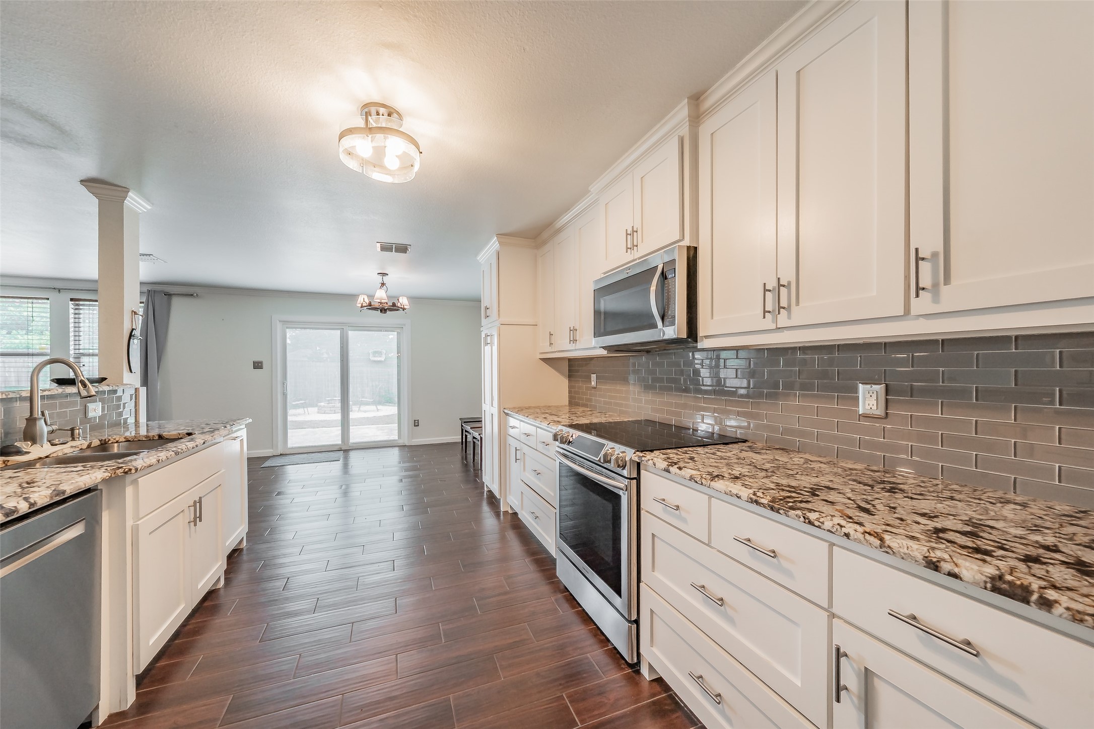 337 Snapdragon Court Burleson TX 76028