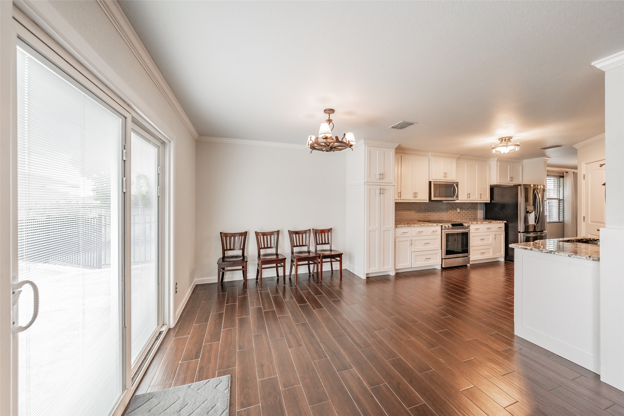 337 Snapdragon Court Burleson TX 76028