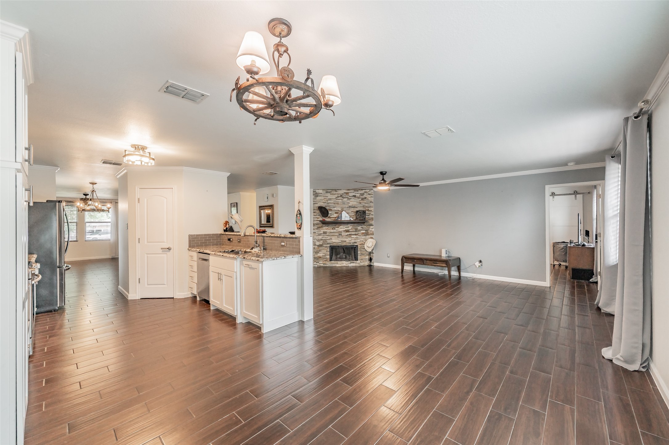 337 Snapdragon Court Burleson TX 76028