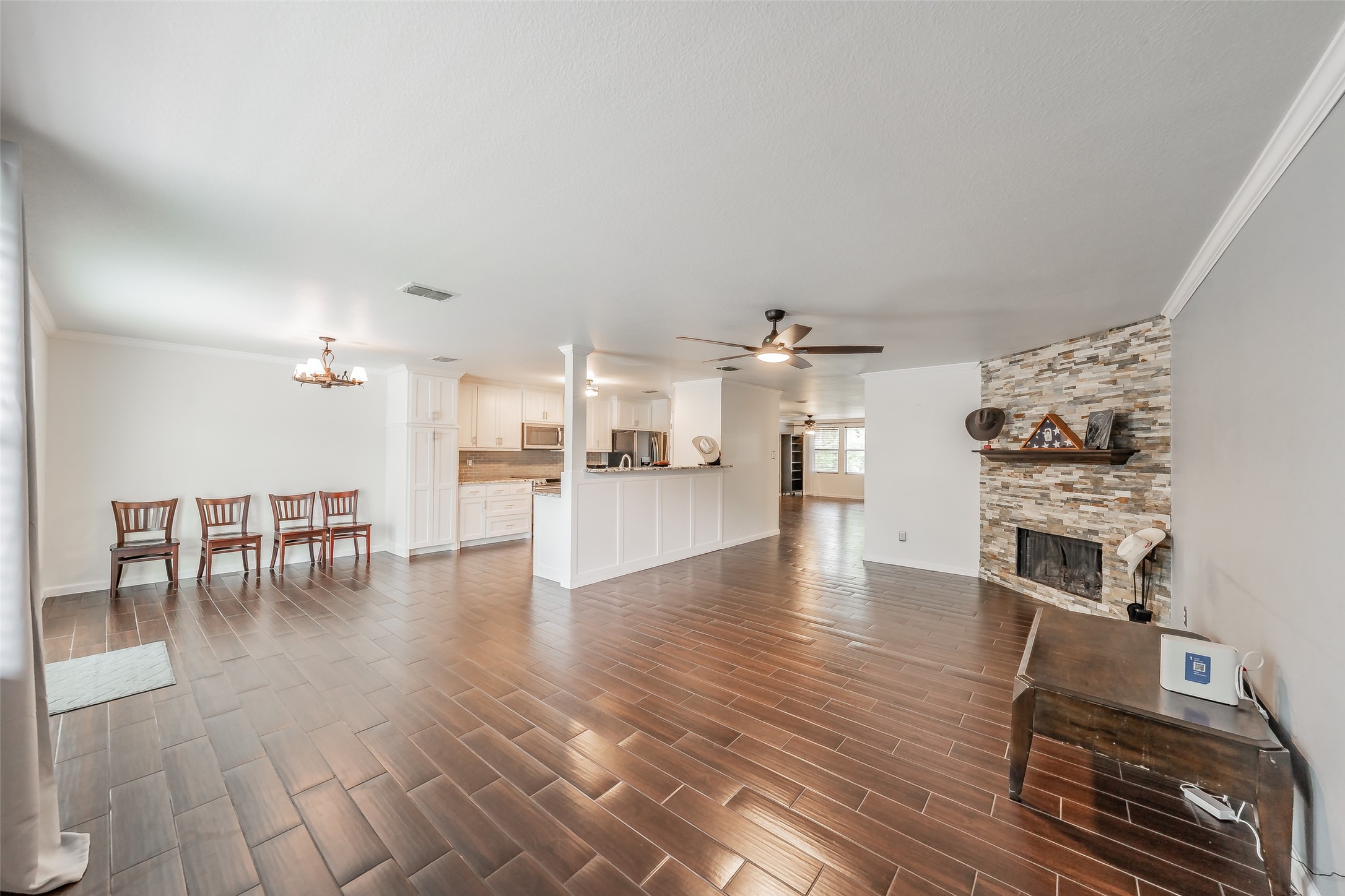 337 Snapdragon Court Burleson TX 76028