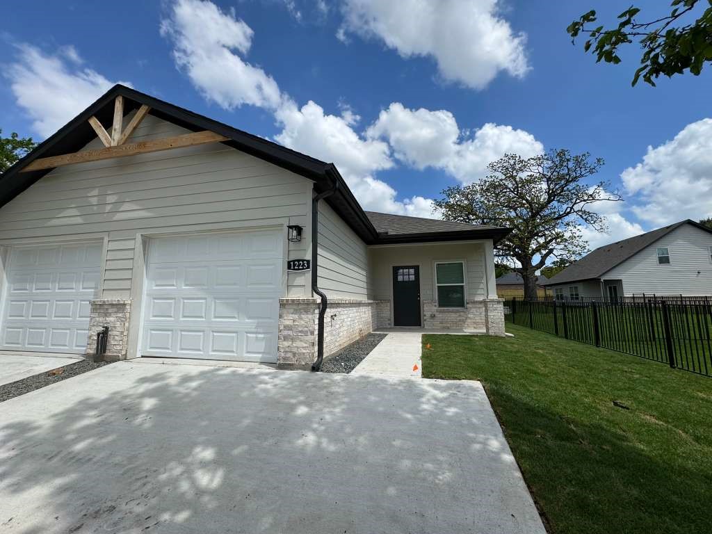 1223 S Austin Street Sherman TX 75090