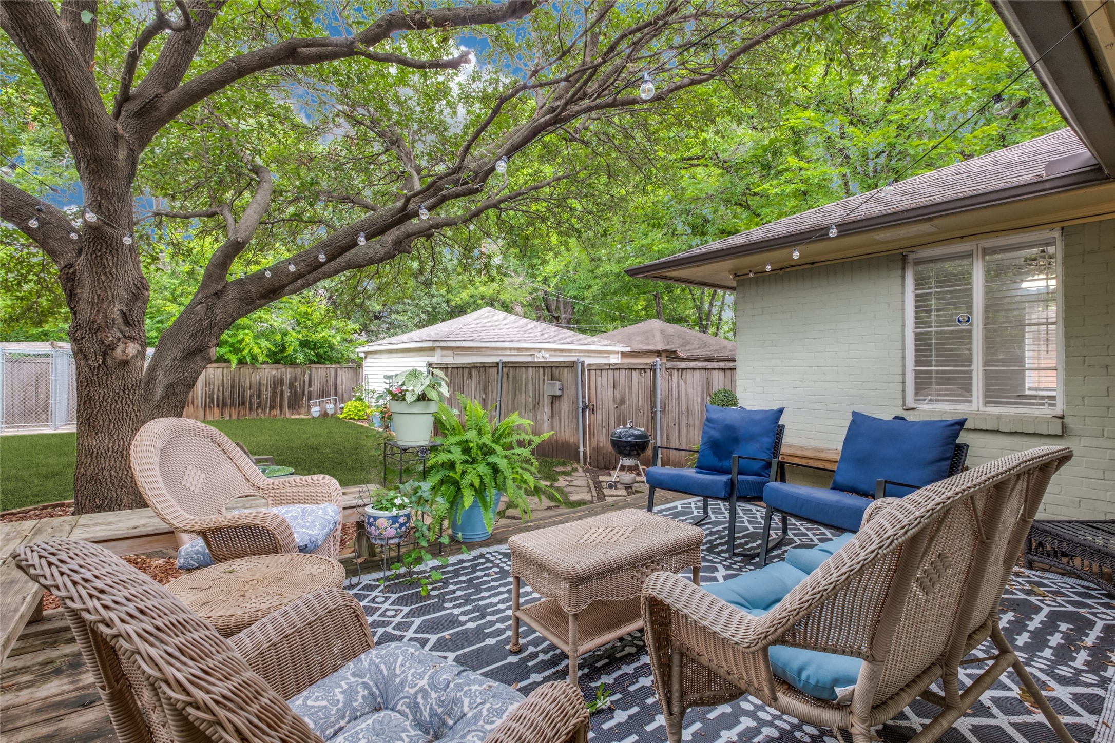 6323 Ravendale Lane Dallas TX 75214