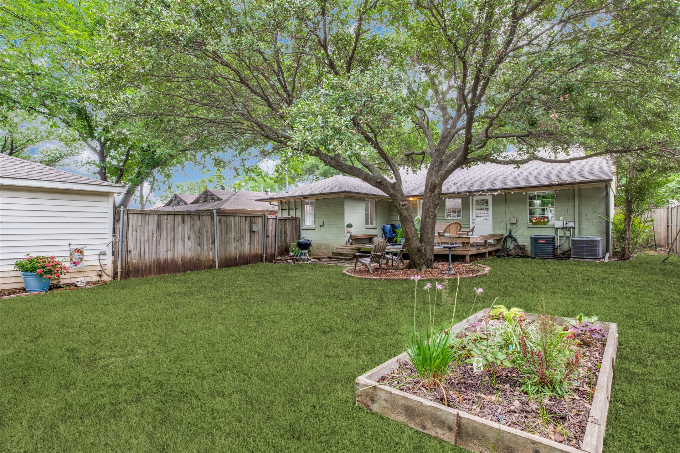 6323 Ravendale Lane Dallas TX 75214
