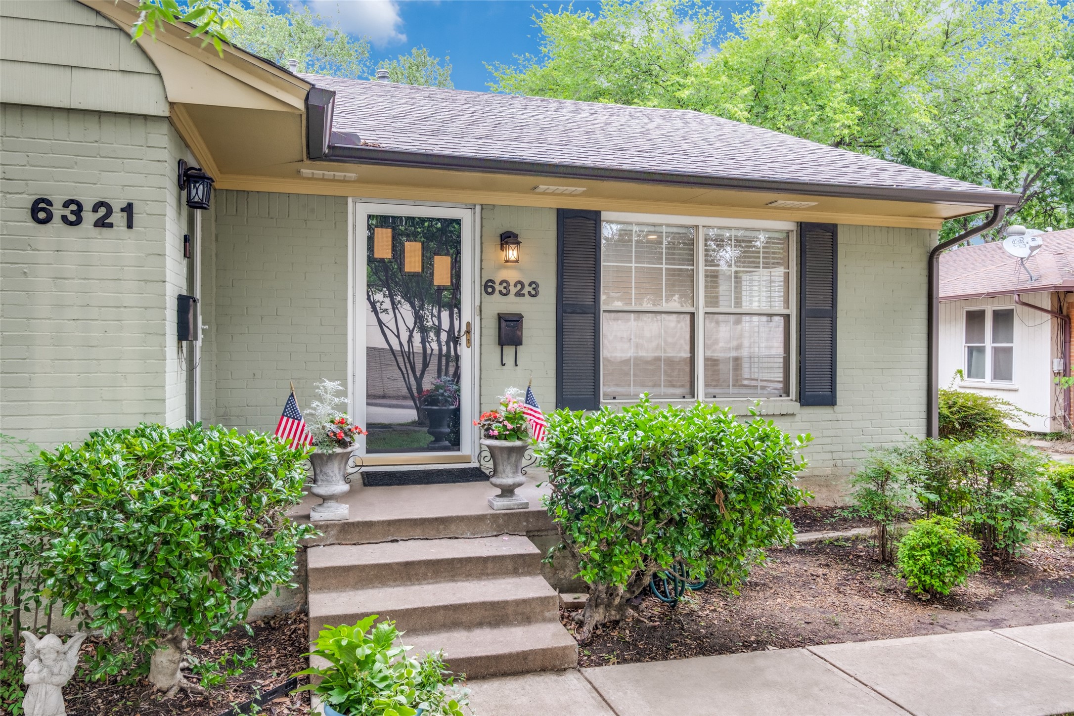 6323 Ravendale Lane Dallas TX 75214
