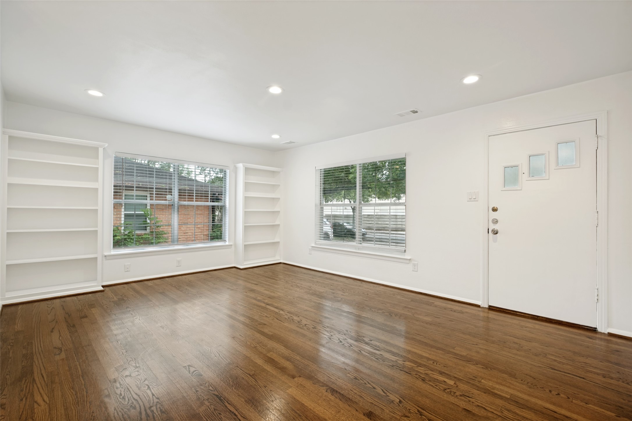 6323 Ravendale Lane Dallas TX 75214