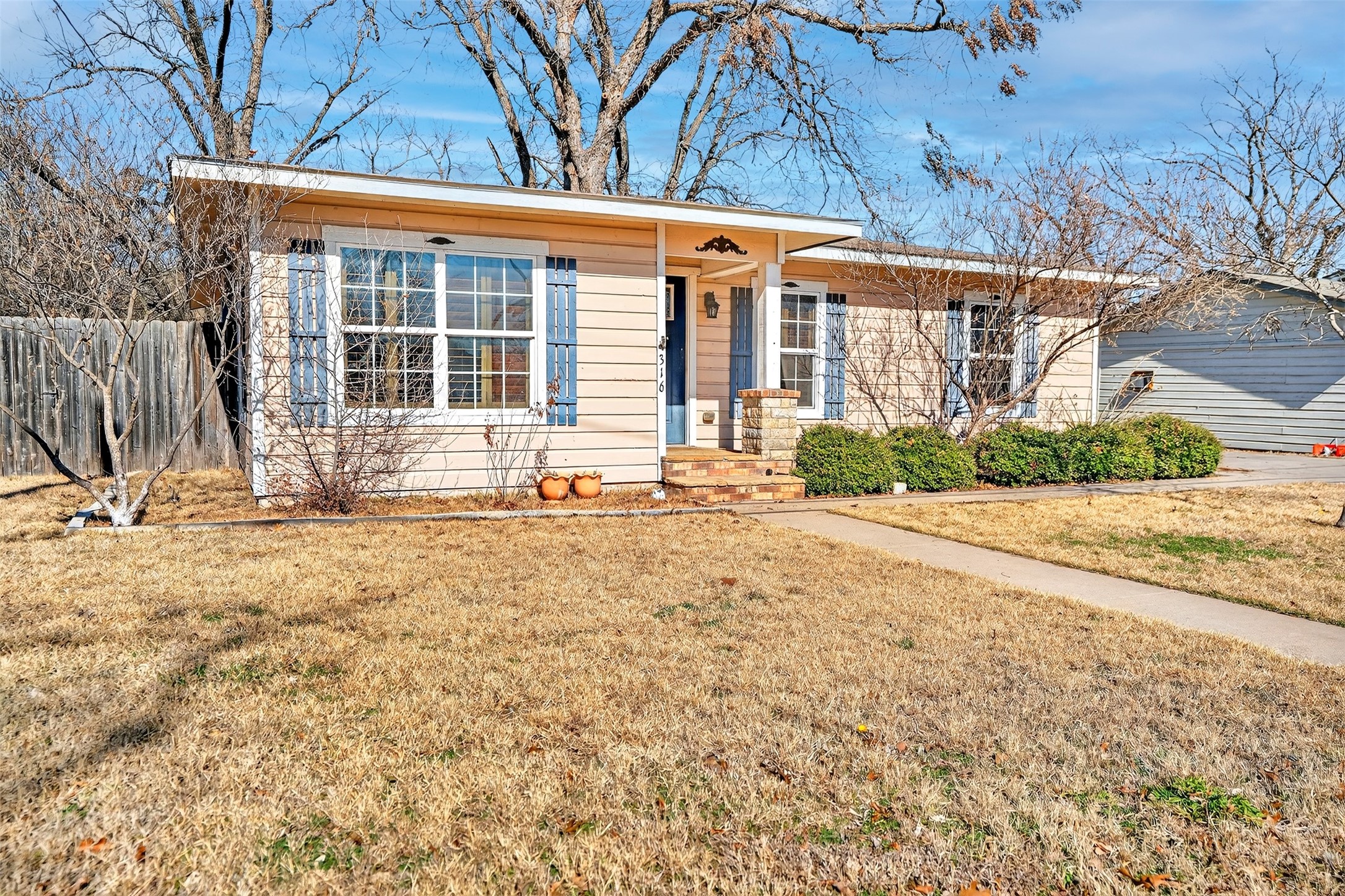 316 W Rucker Street Granbury TX 76048