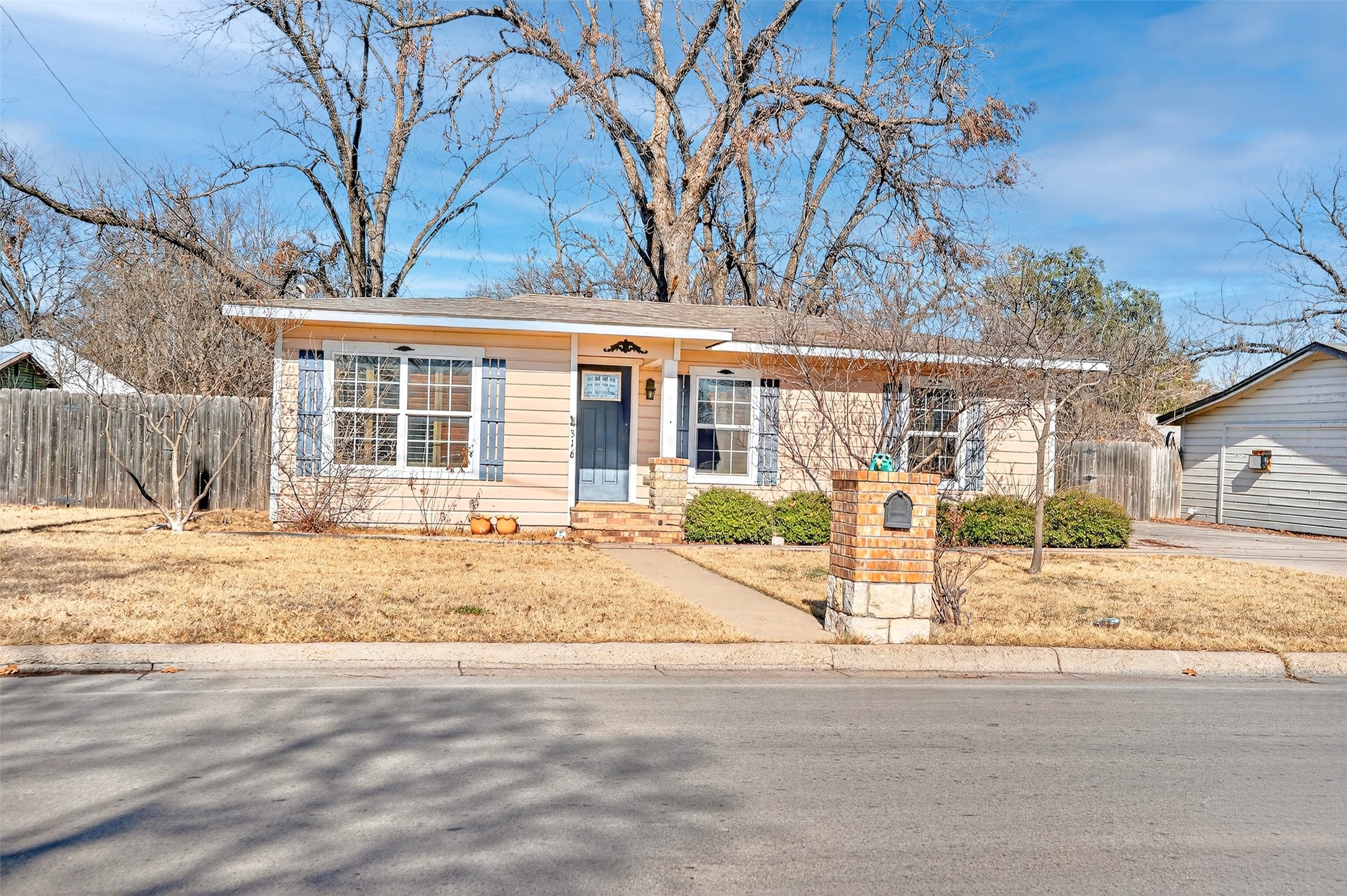 316 W Rucker Street Granbury TX 76048