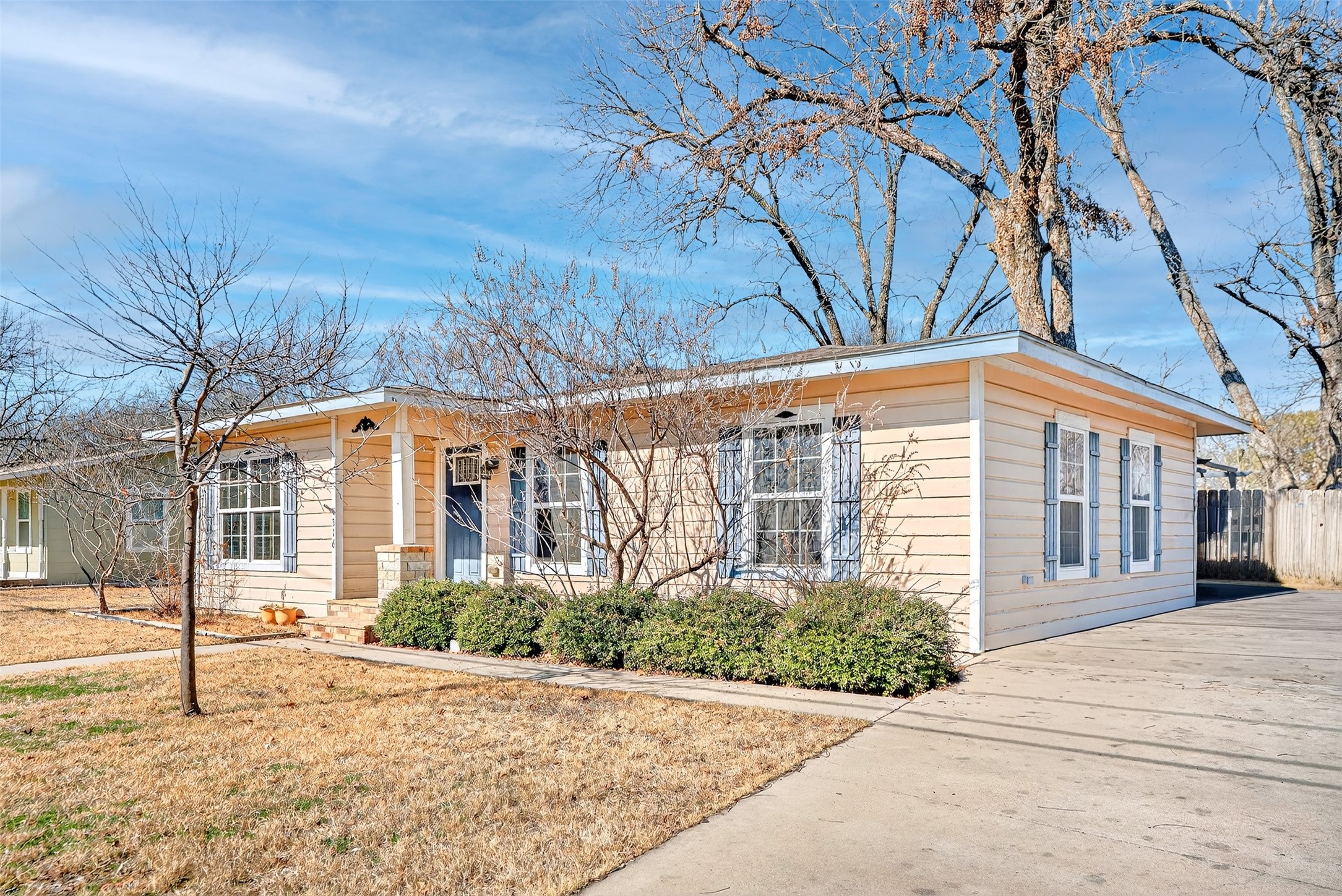 316 W Rucker Street Granbury TX 76048