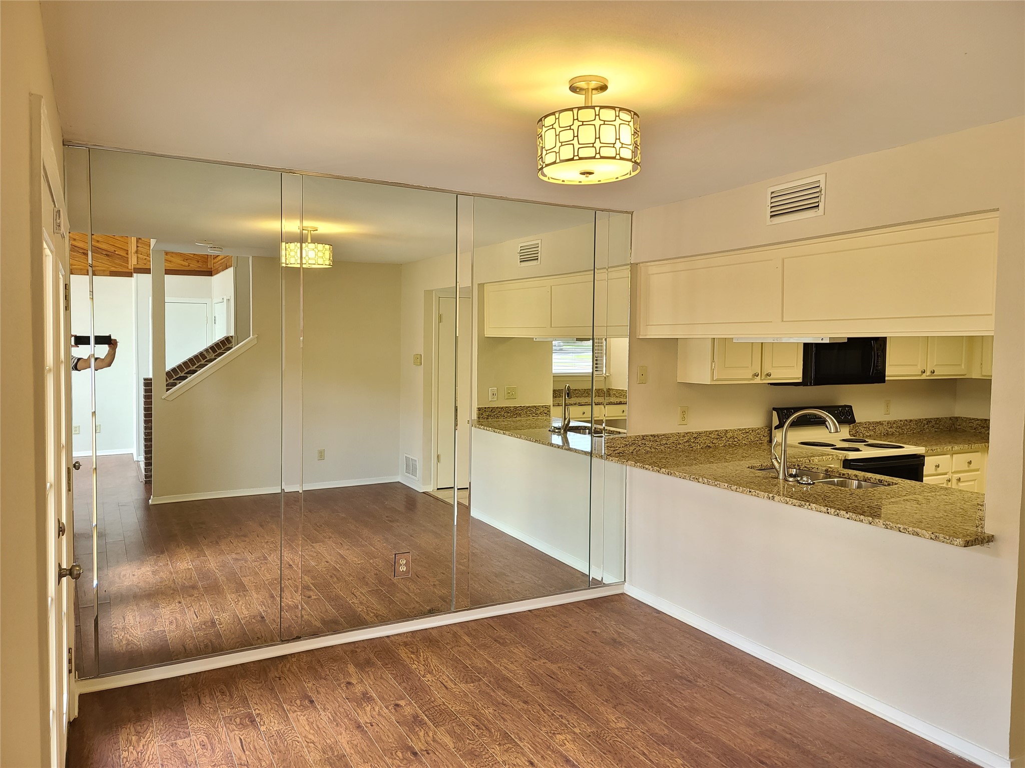 1914 Shorewood Drive Grapevine TX 76051