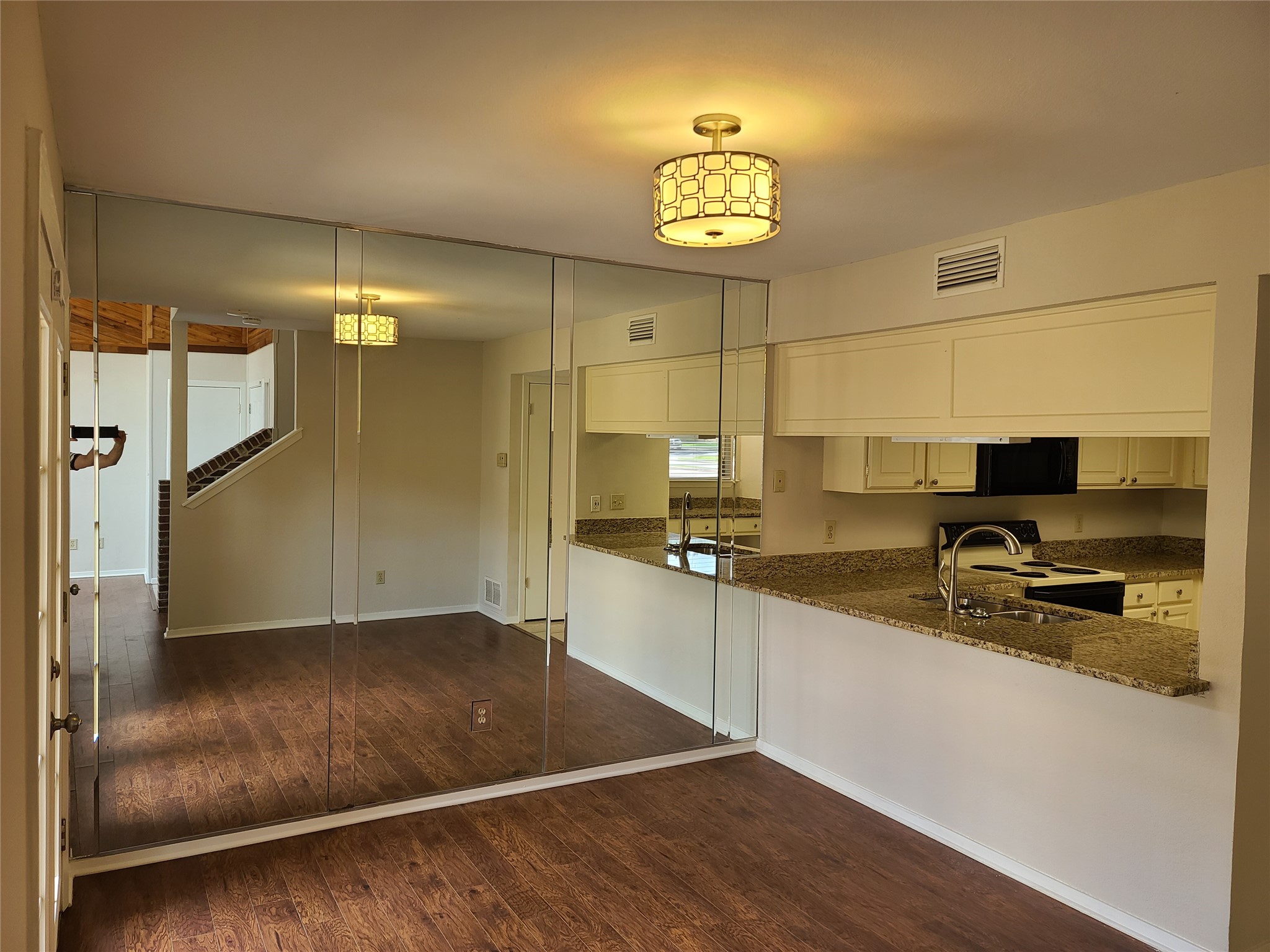 1914 Shorewood Drive Grapevine TX 76051