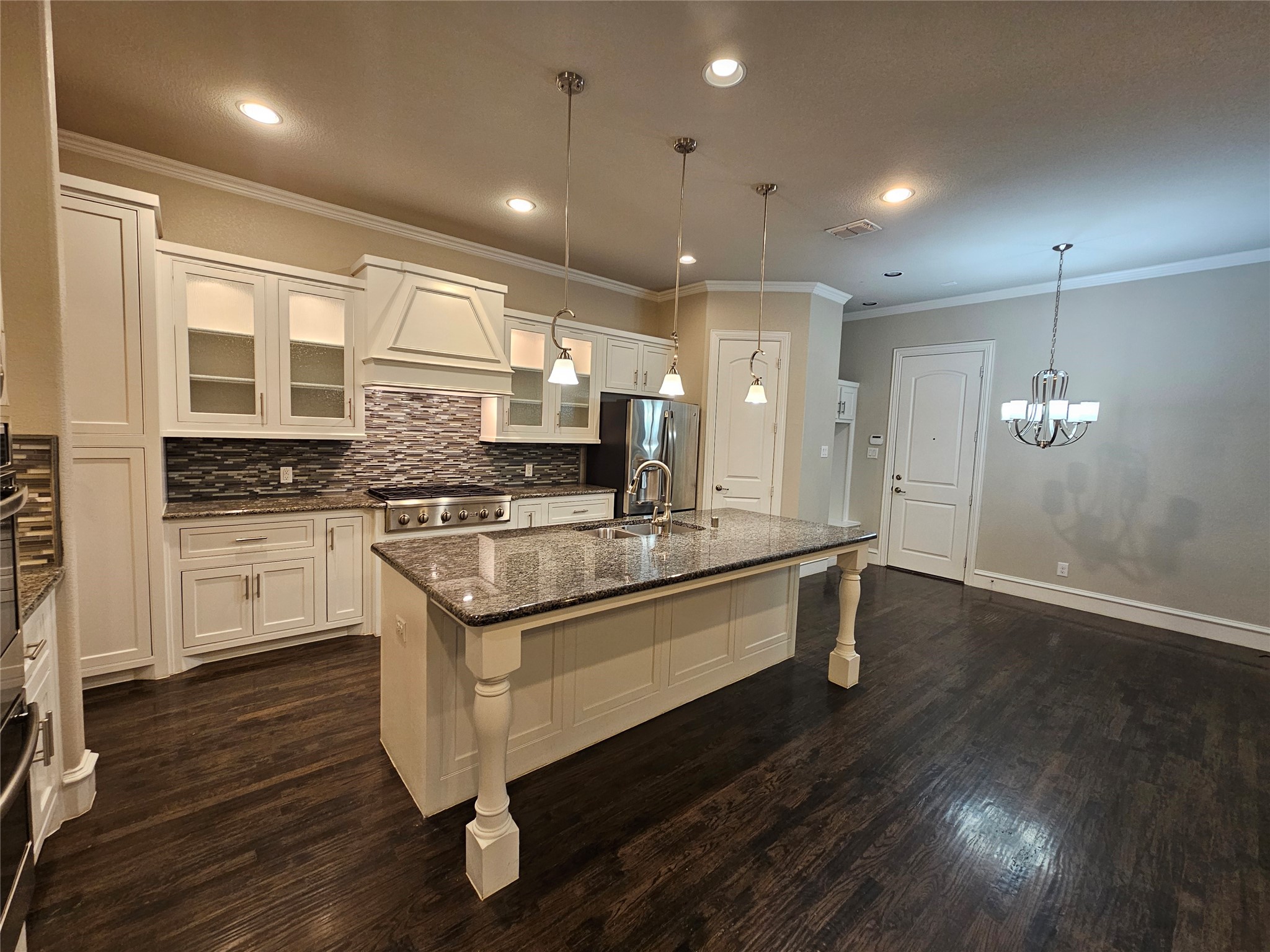 988 Shadyside Lane Dallas TX 75223