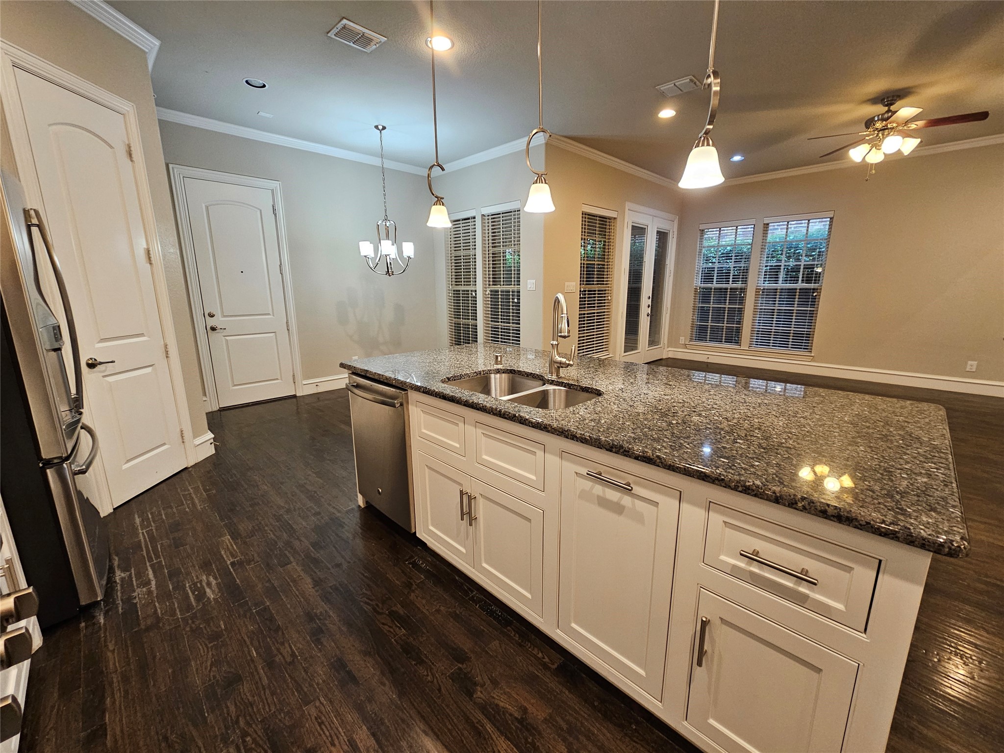 988 Shadyside Lane Dallas TX 75223