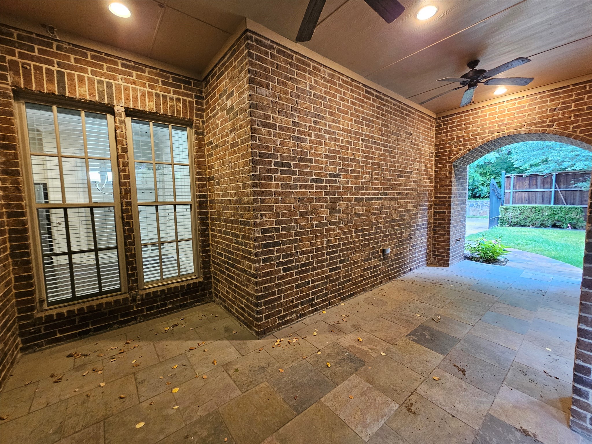 988 Shadyside Lane Dallas TX 75223
