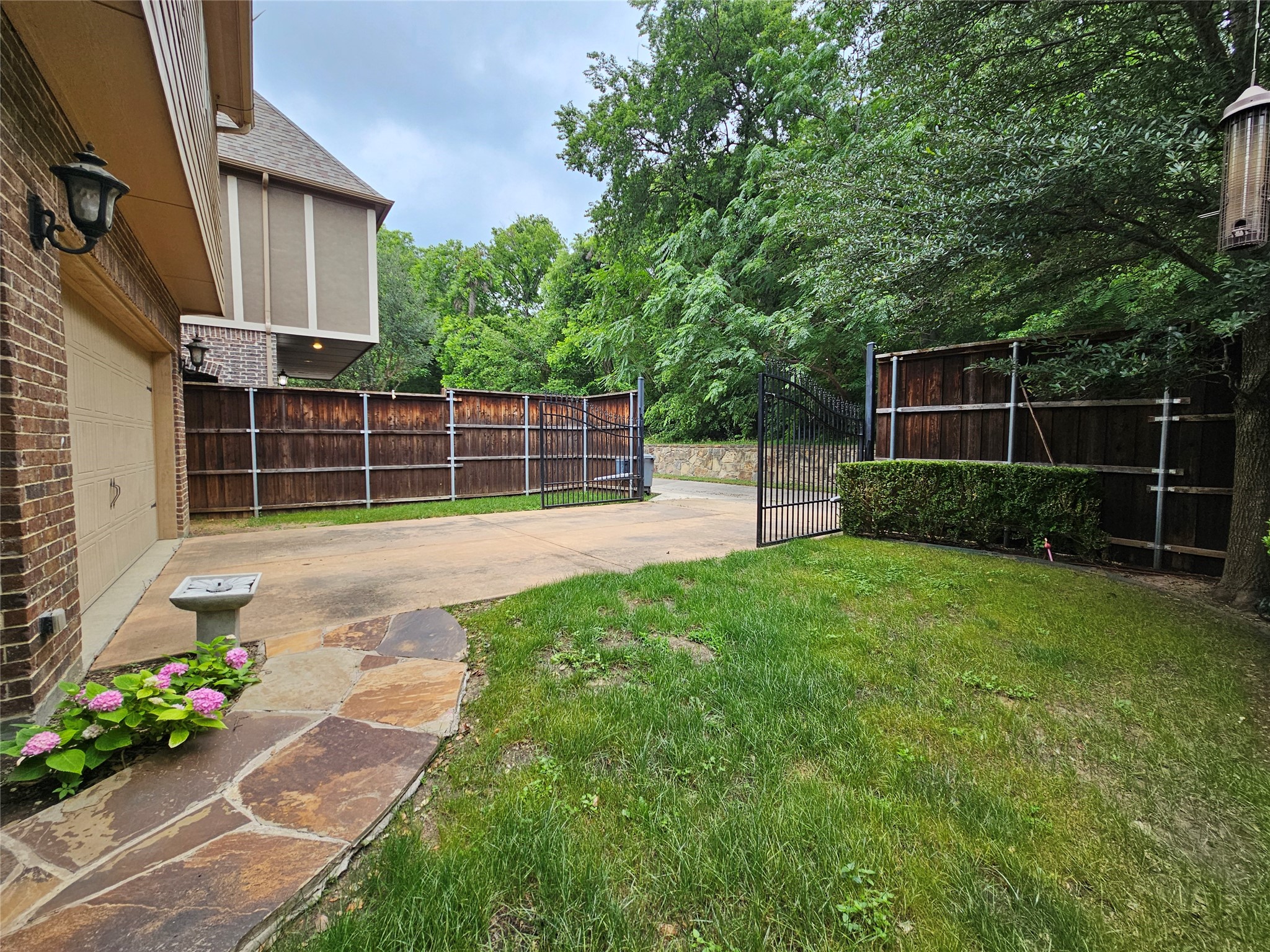 988 Shadyside Lane Dallas TX 75223