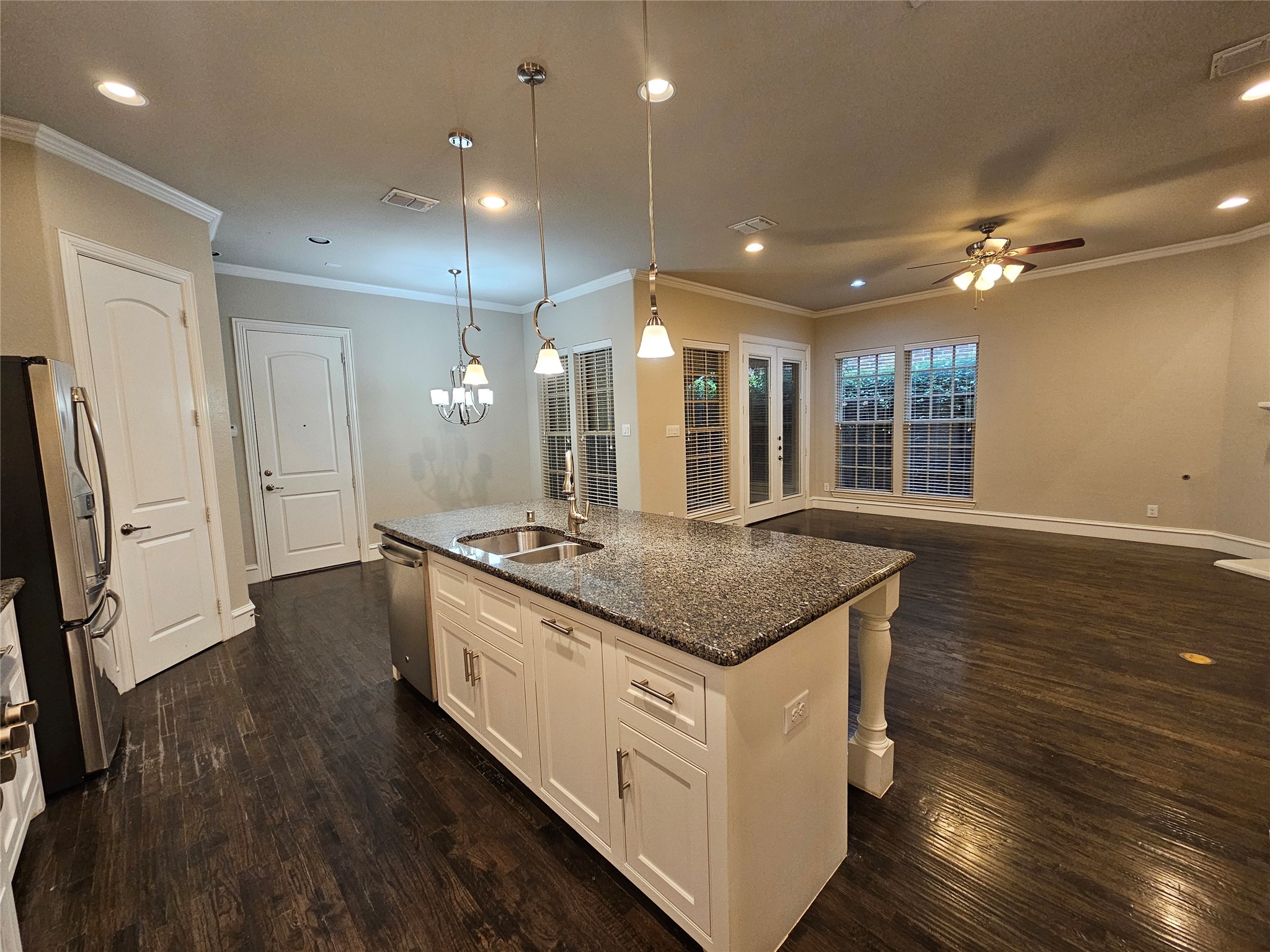 988 Shadyside Lane Dallas TX 75223