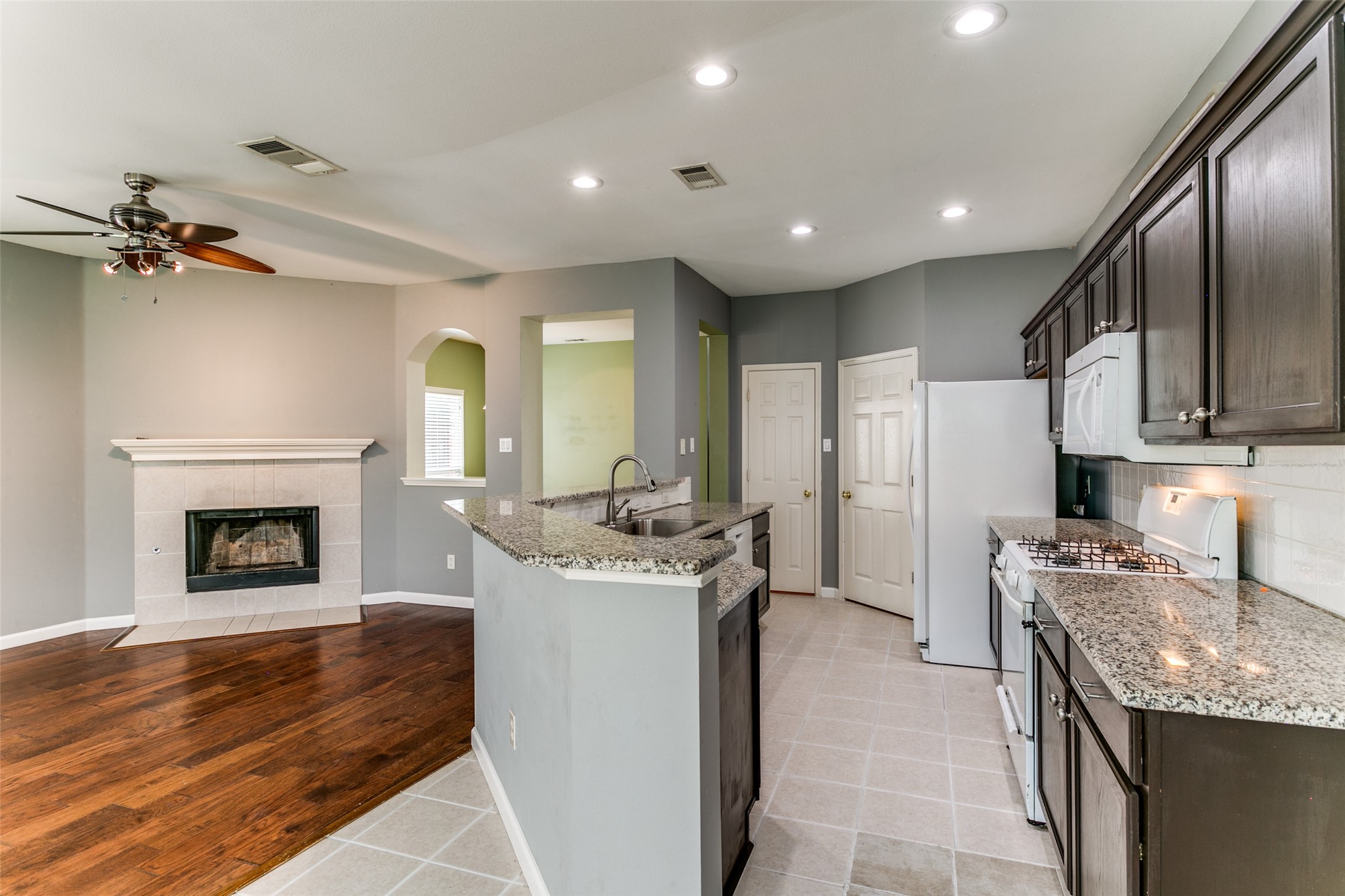 211 Patriot Lane Euless TX 76040