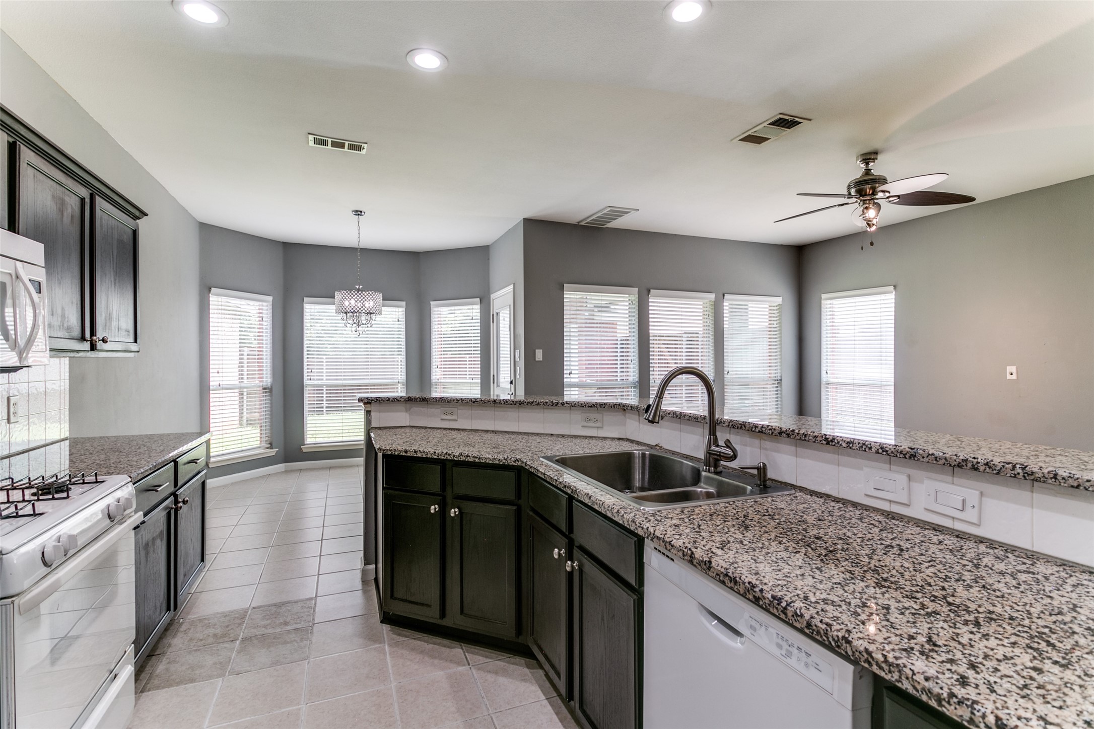 211 Patriot Lane Euless TX 76040