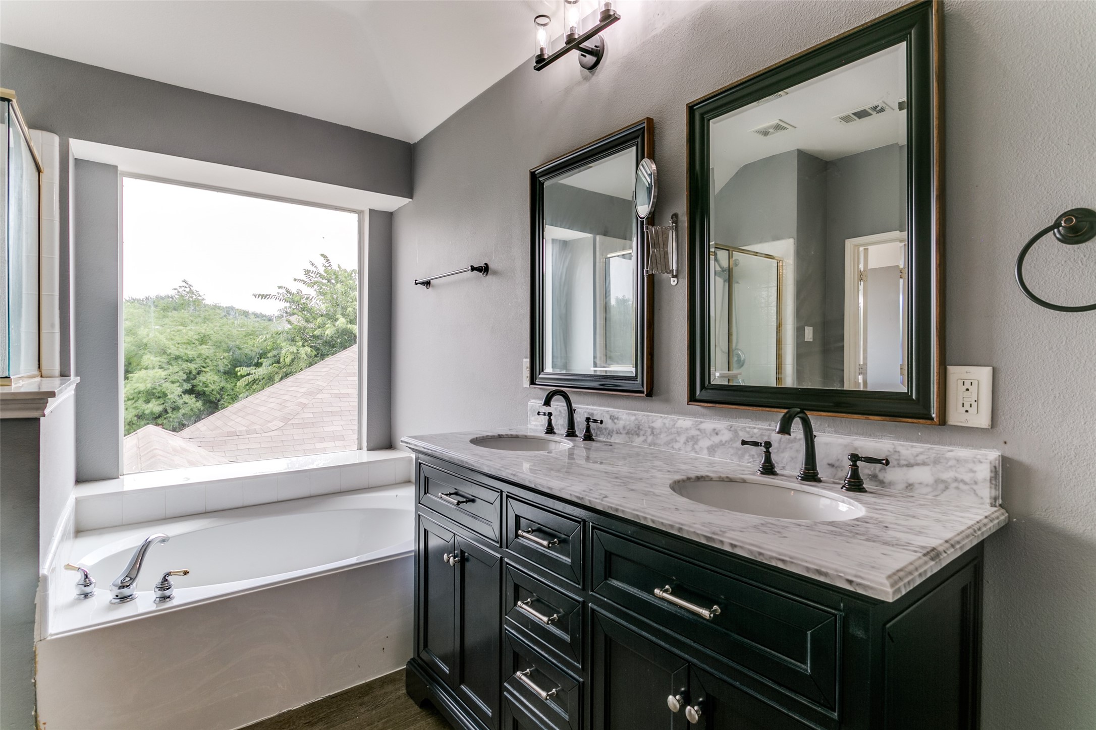 211 Patriot Lane Euless TX 76040