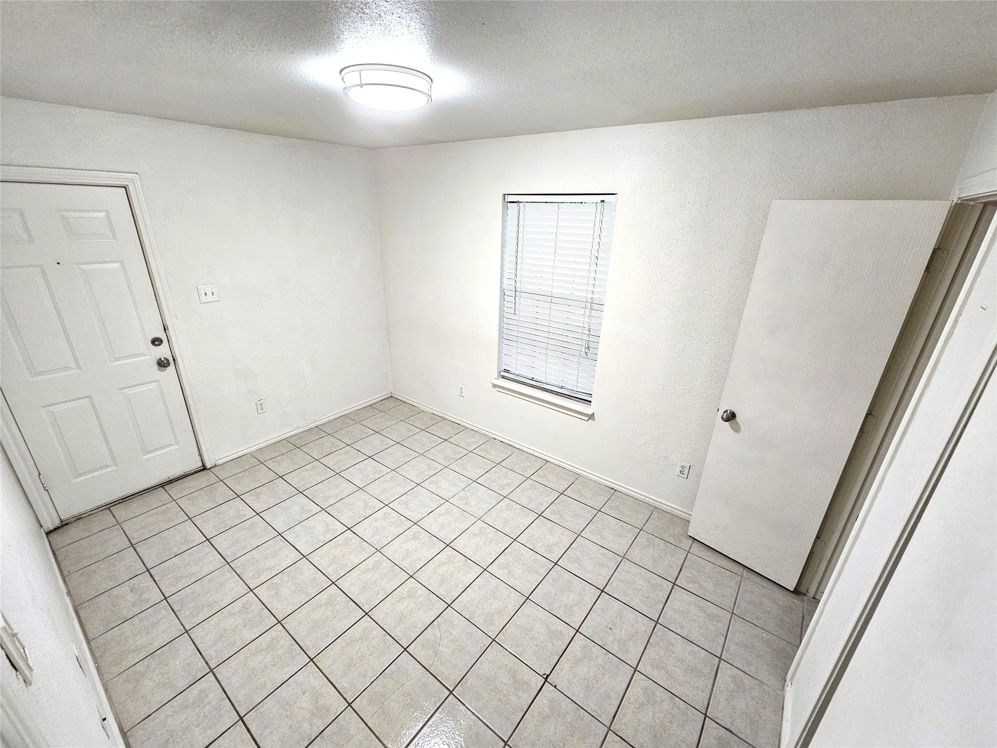 2839 Avenue J Fort Worth TX 76105