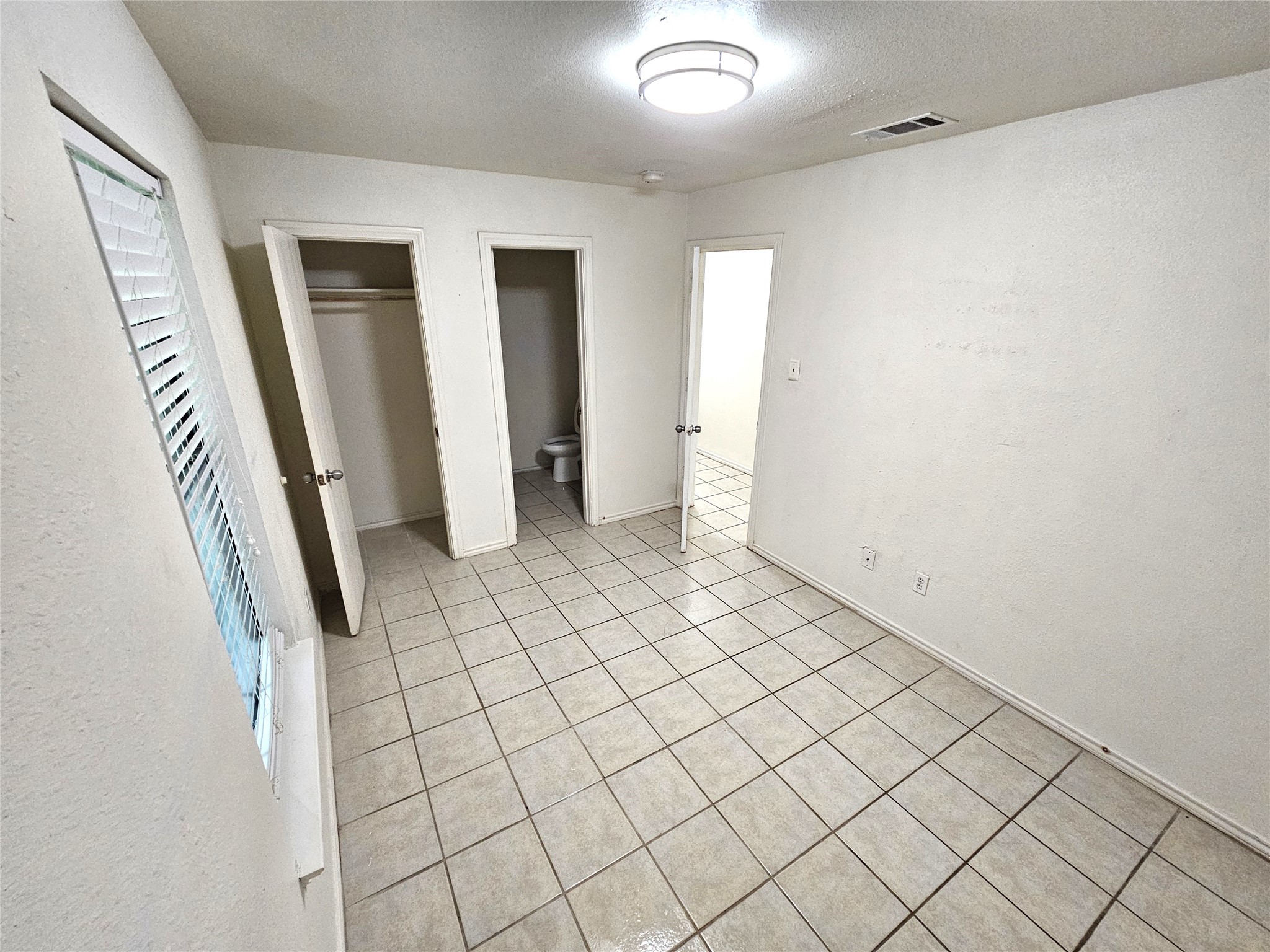 2839 Avenue J Fort Worth TX 76105