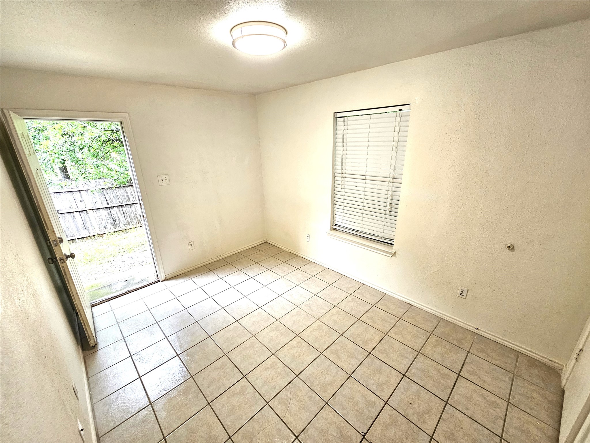 2839 Avenue J Fort Worth TX 76105
