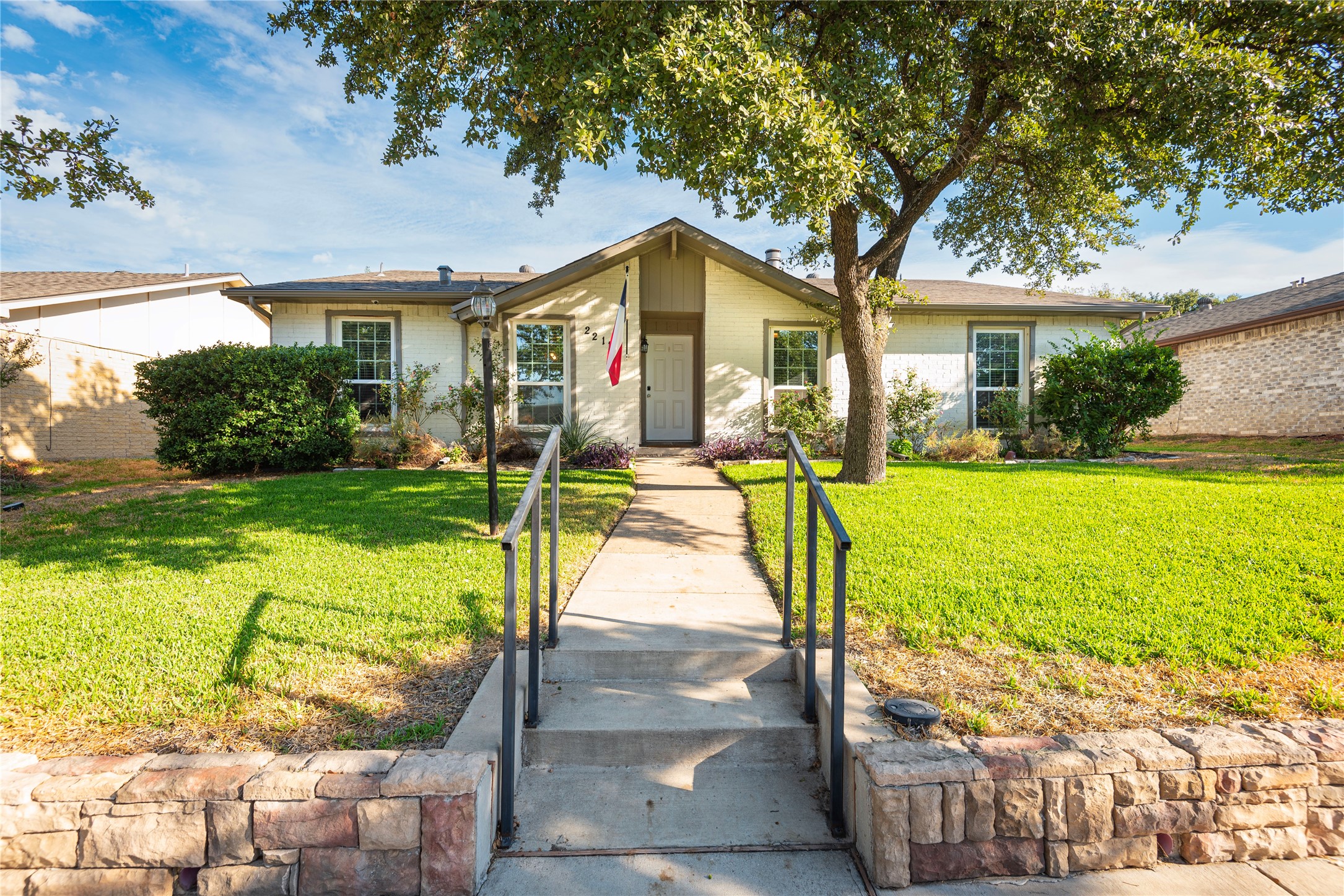 2211 Yewpon Drive Carrollton TX 75007