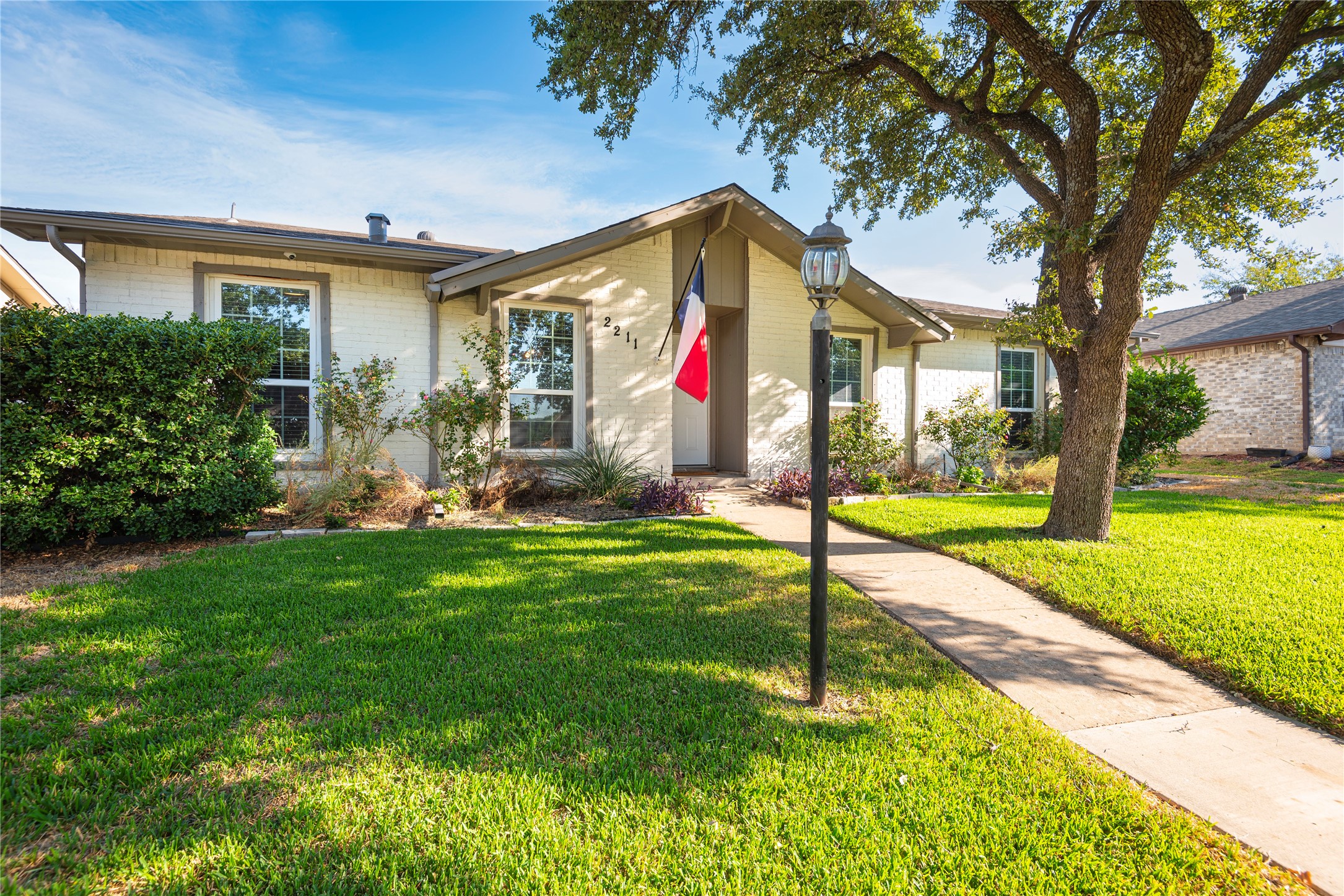 2211 Yewpon Drive Carrollton TX 75007