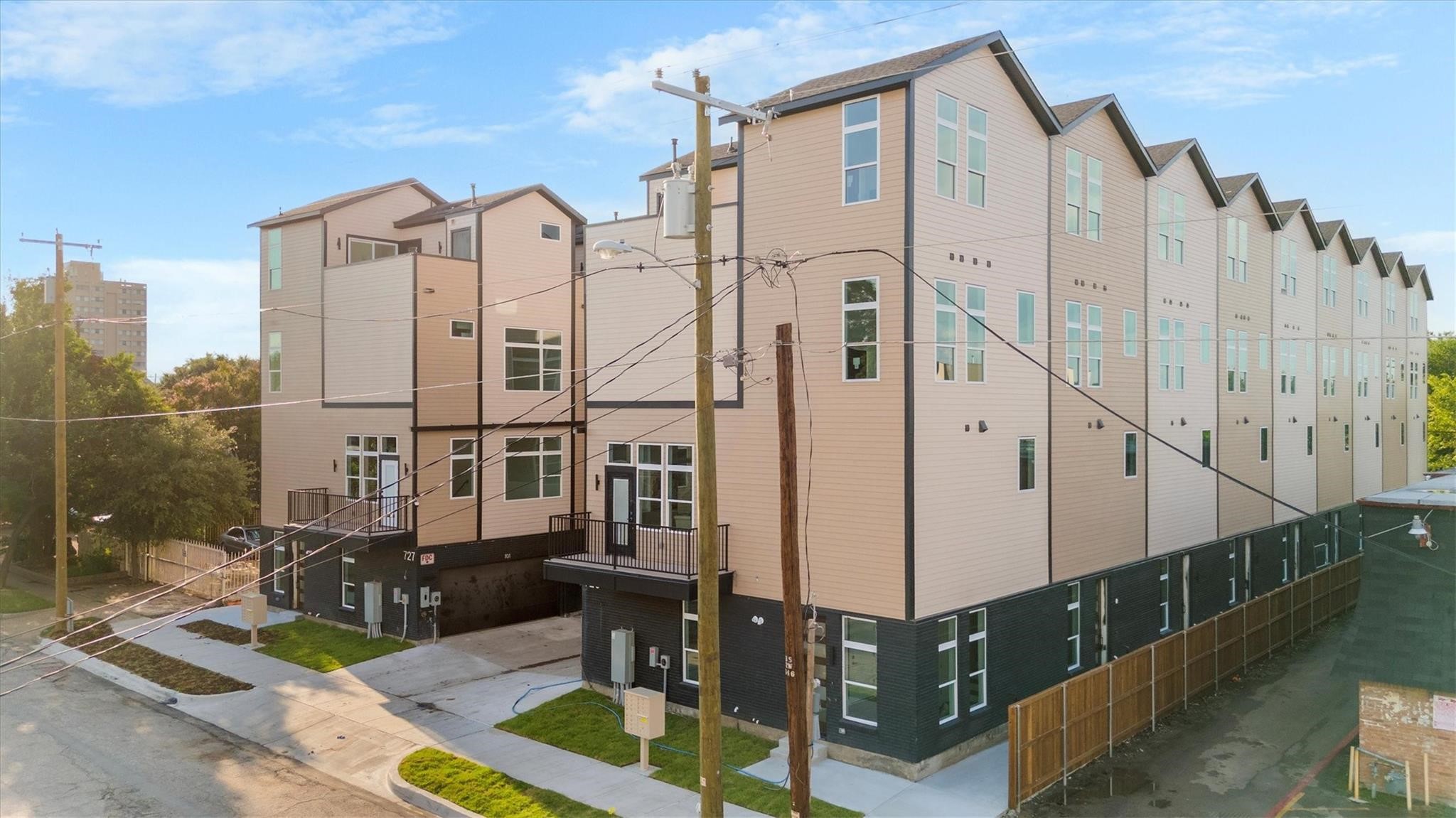 723 W 10th Street Dallas TX 75208